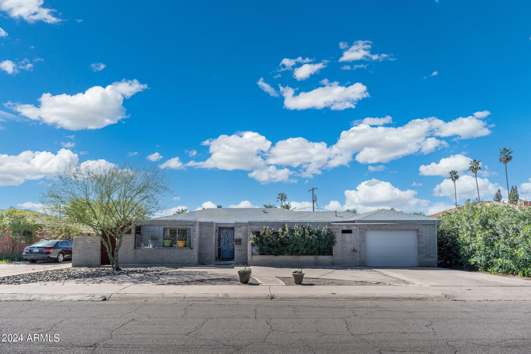 923 W AVALON Drive