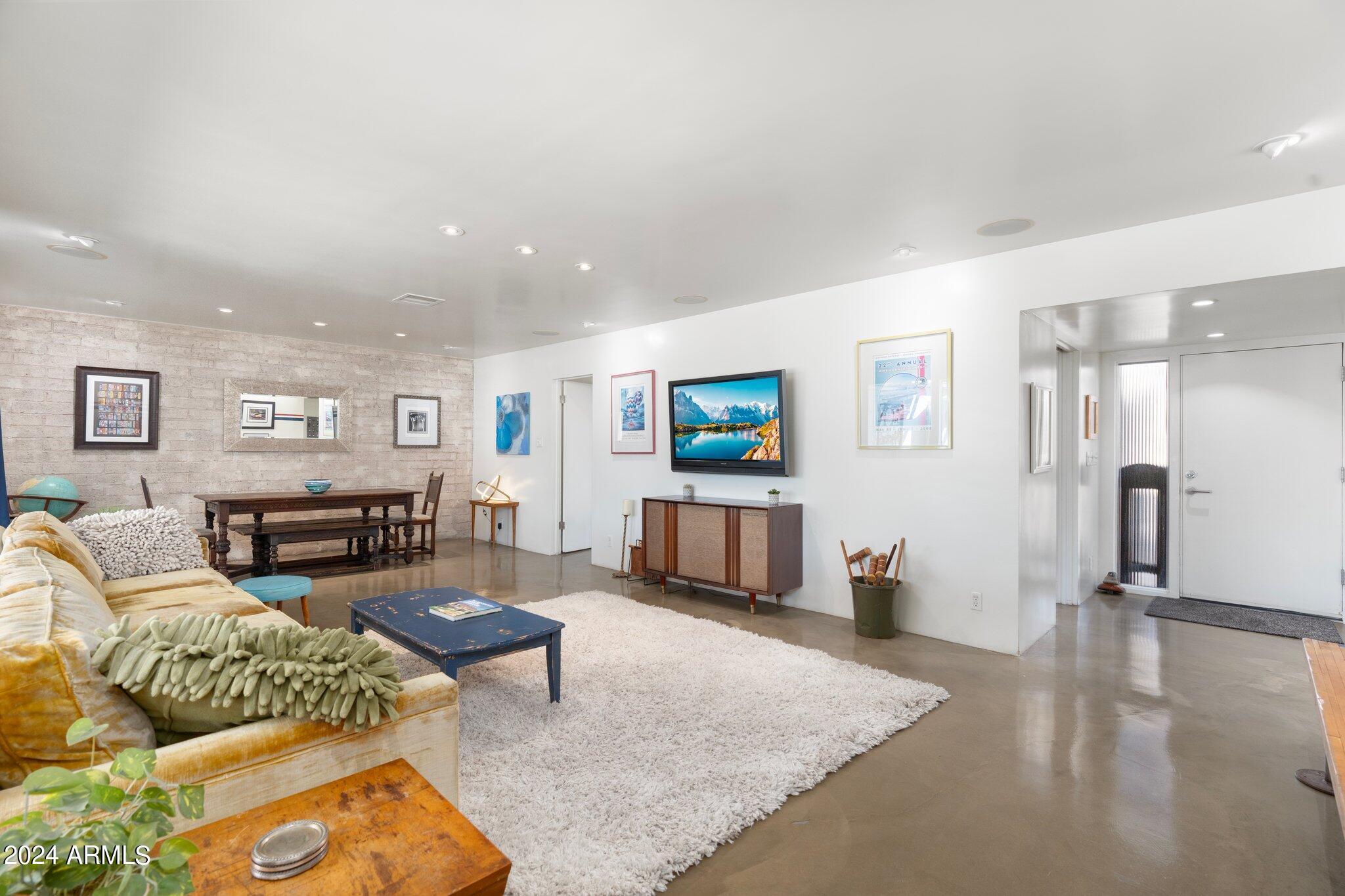 923 W AVALON Drive