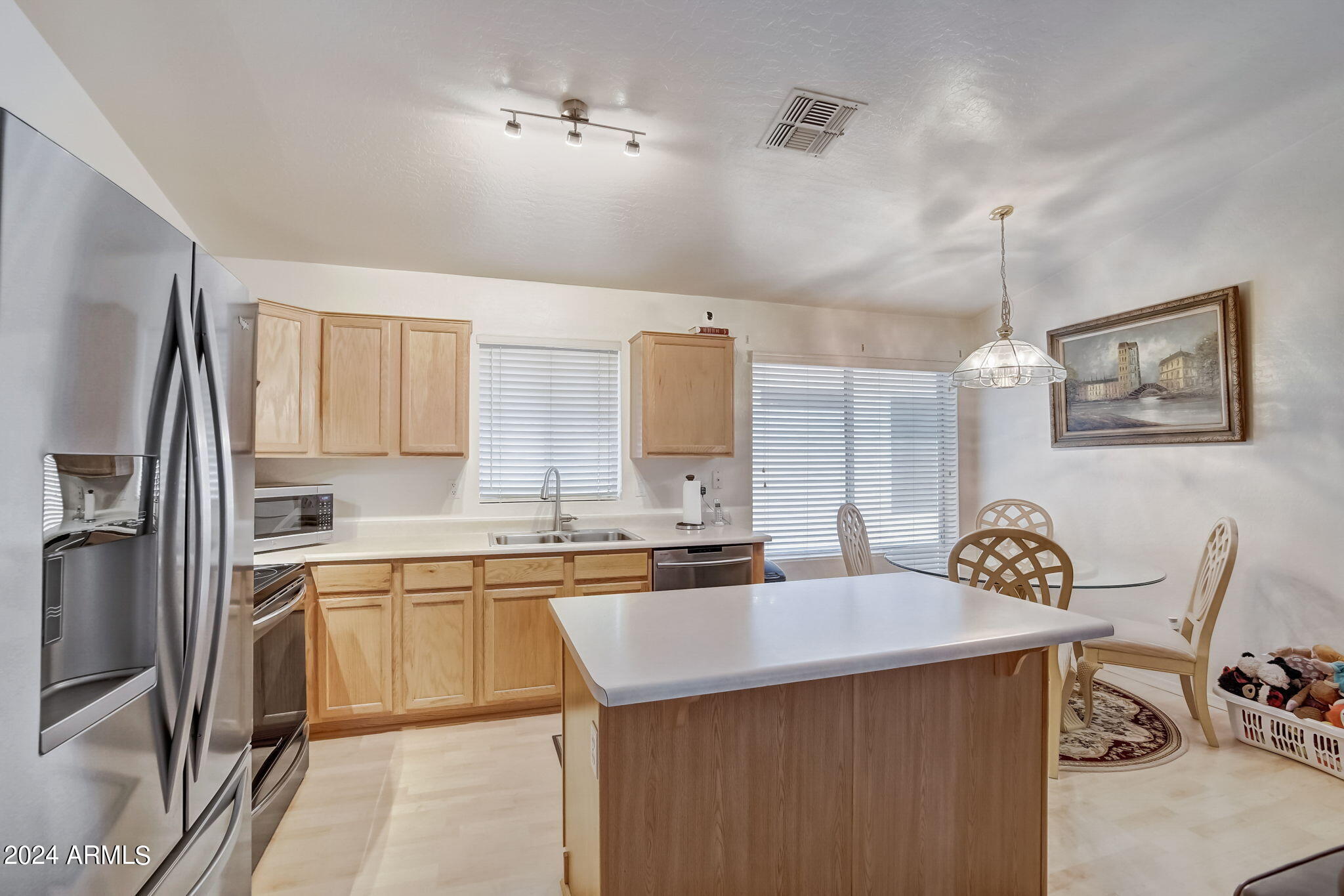 2221 E UNION HILLS Drive, 108
