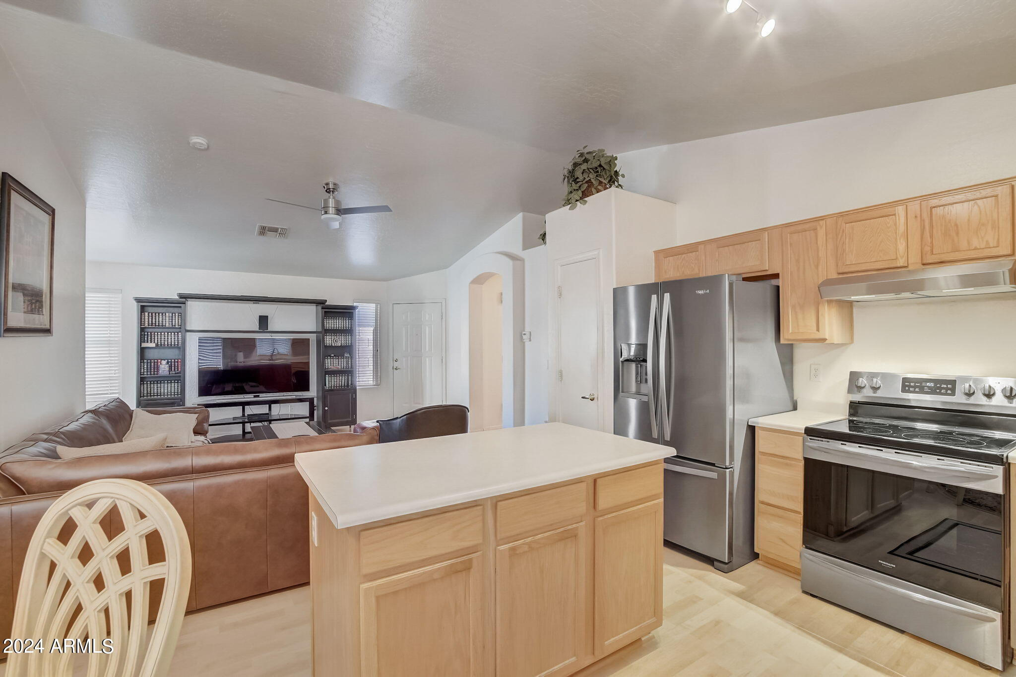2221 E UNION HILLS Drive, 108