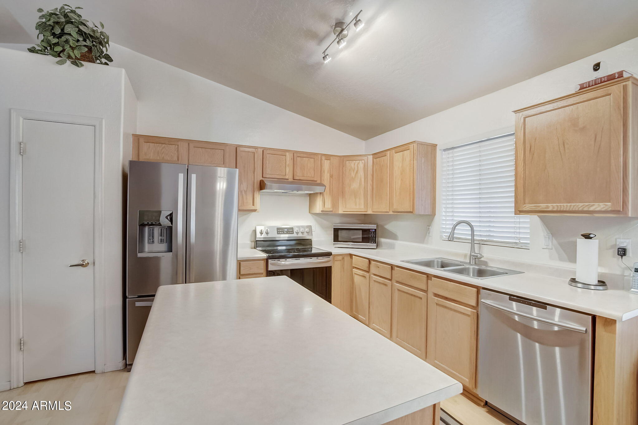 2221 E UNION HILLS Drive, 108