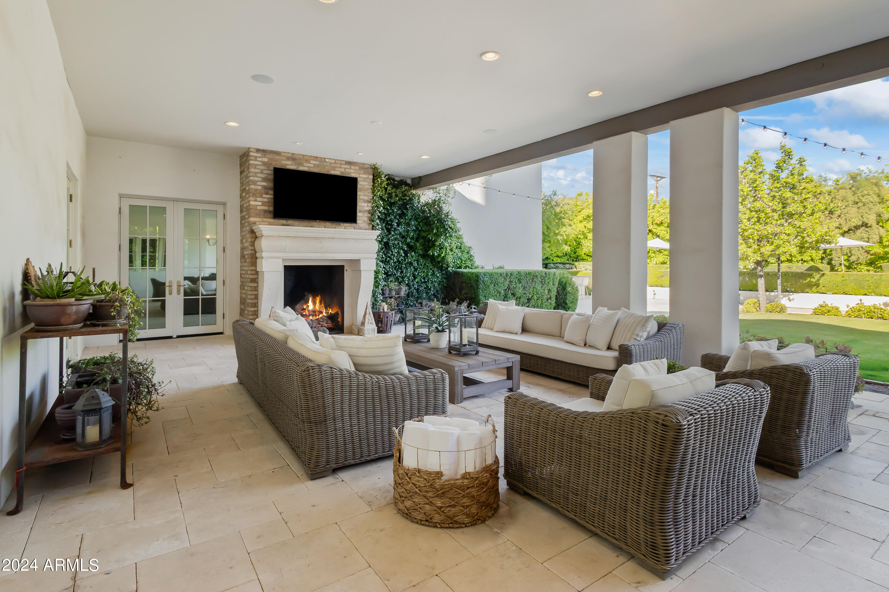 4615 N LAUNFAL Avenue