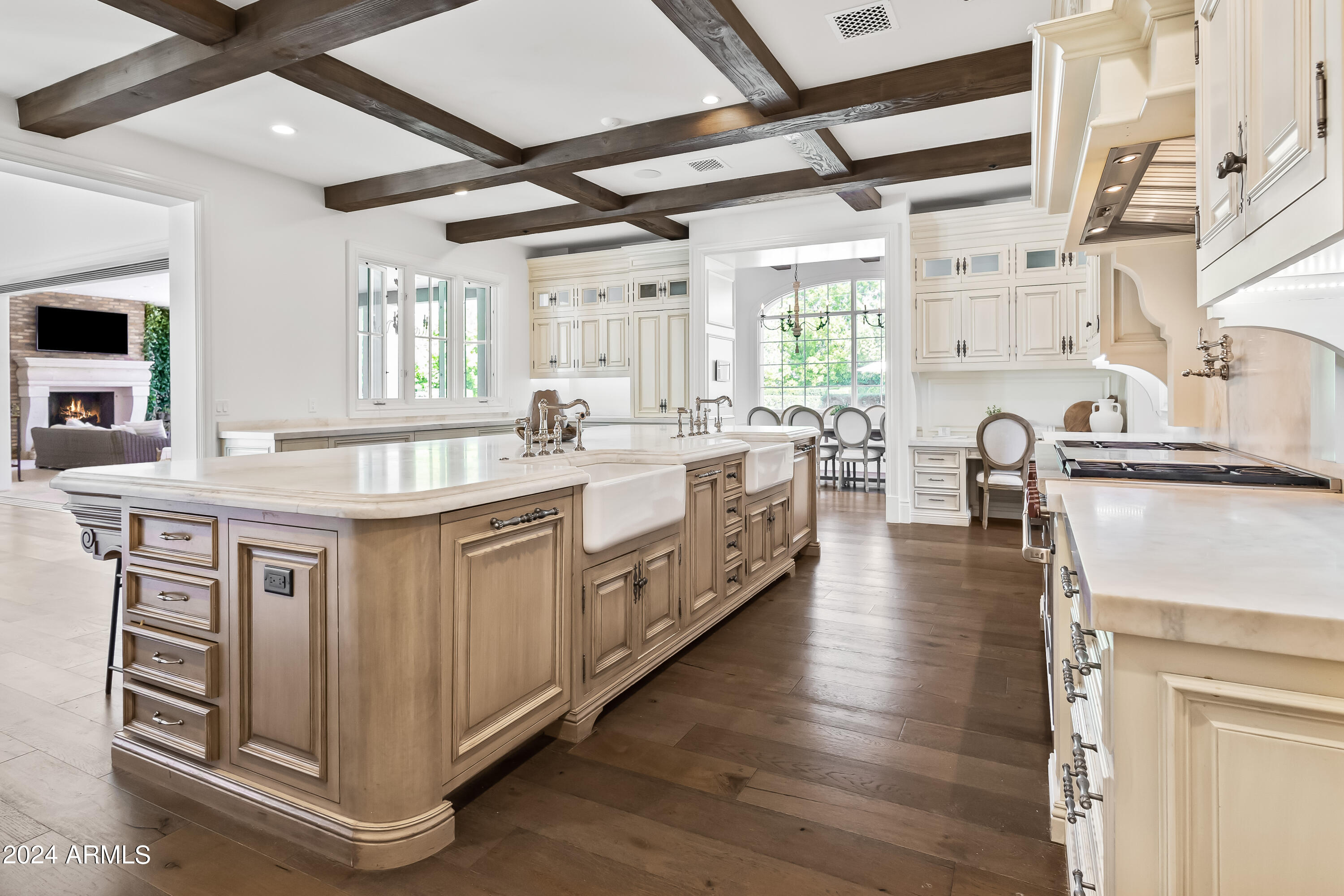 4615 N LAUNFAL Avenue