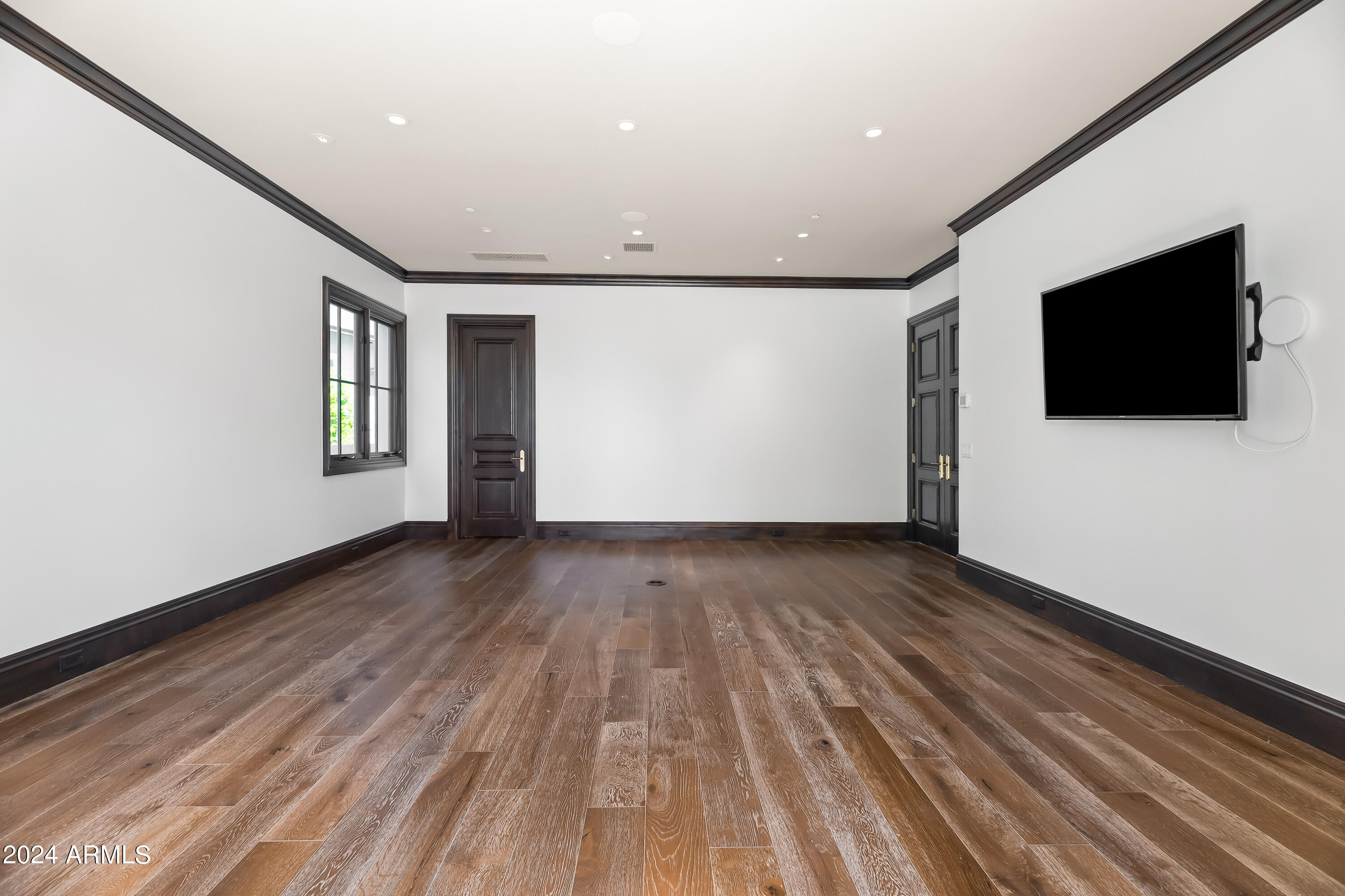 4615 N LAUNFAL Avenue