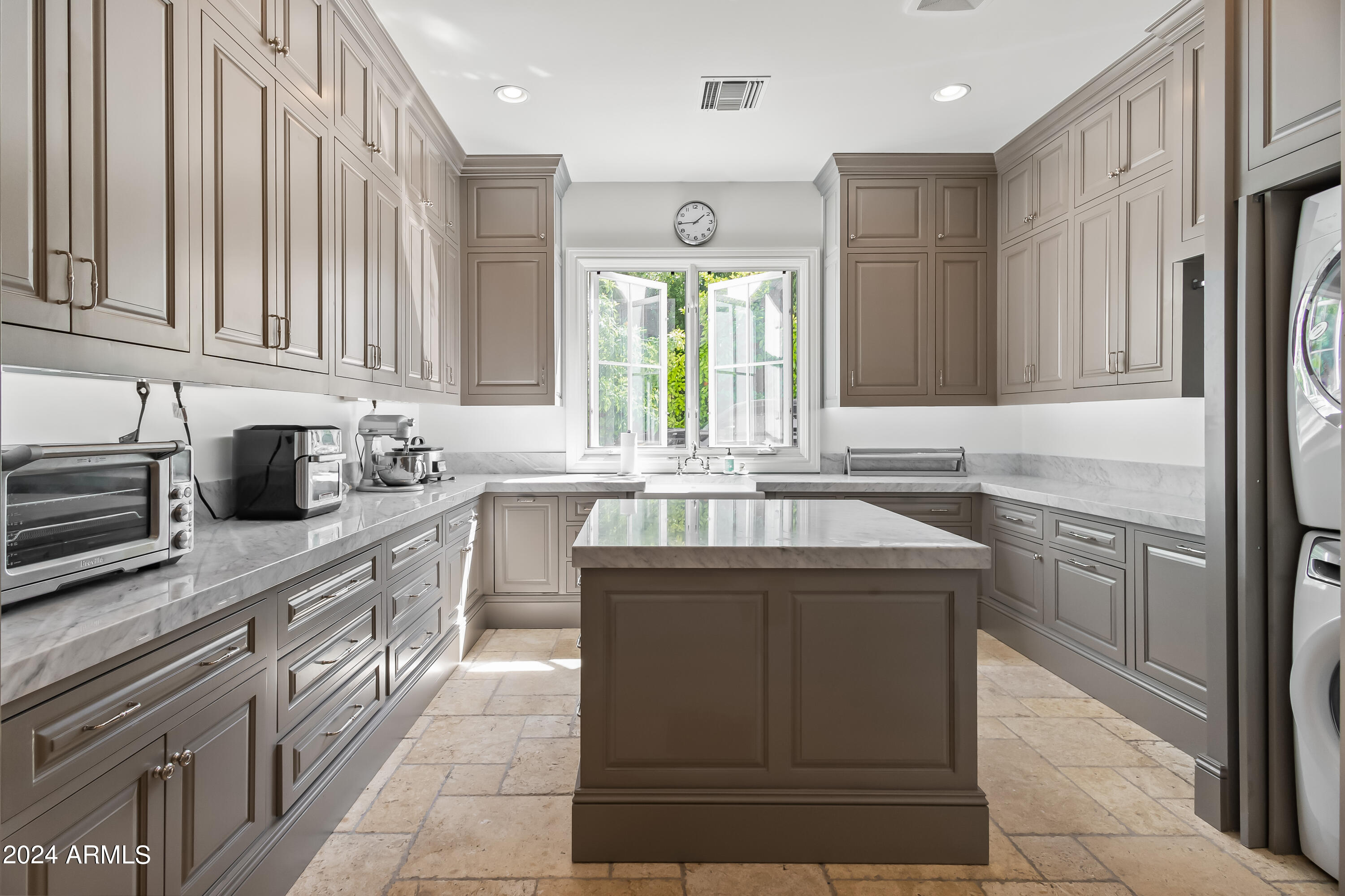 4615 N LAUNFAL Avenue