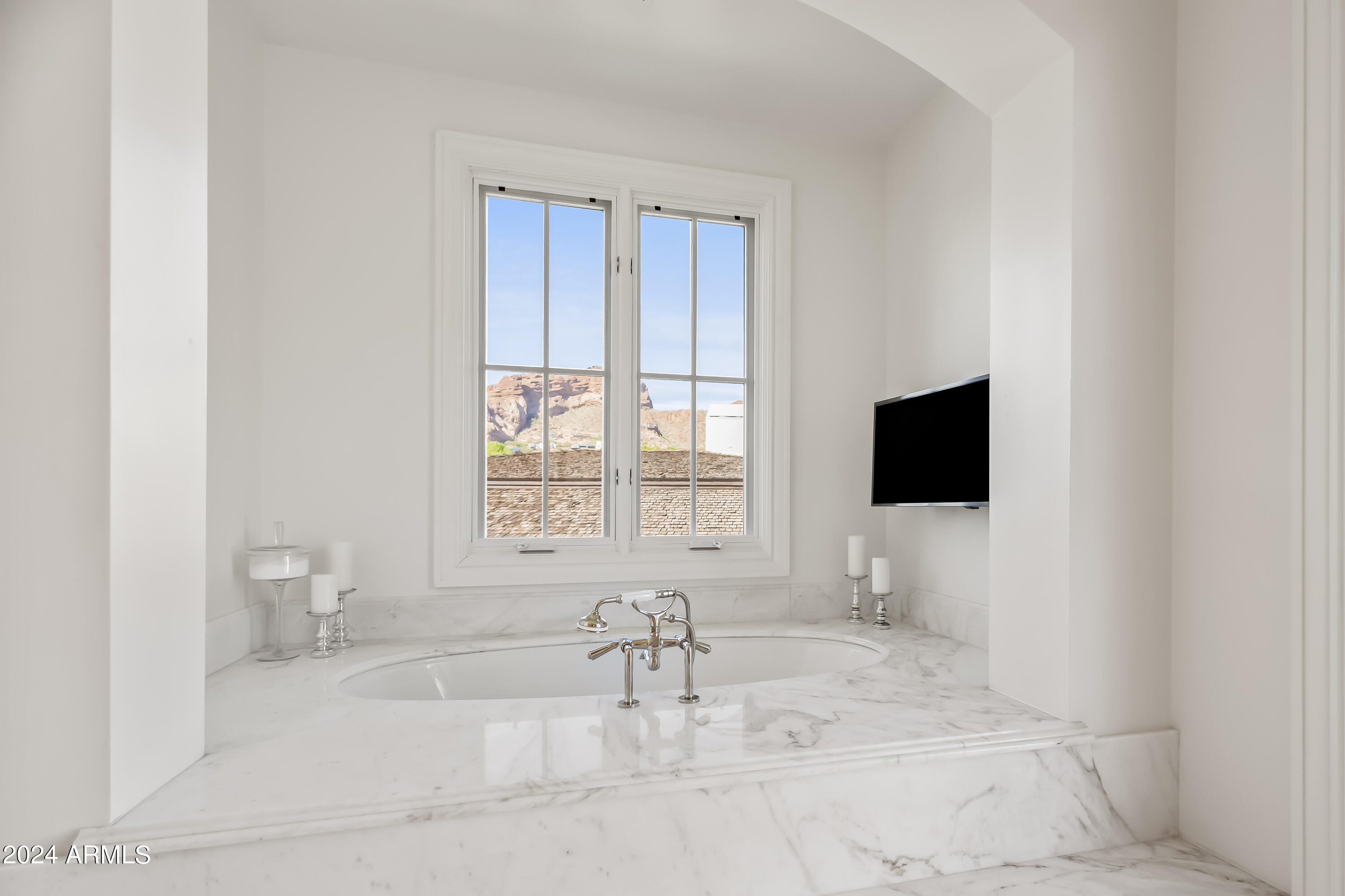 4615 N LAUNFAL Avenue