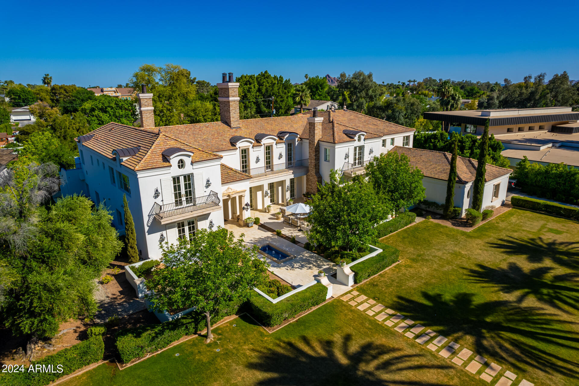 4615 N LAUNFAL Avenue