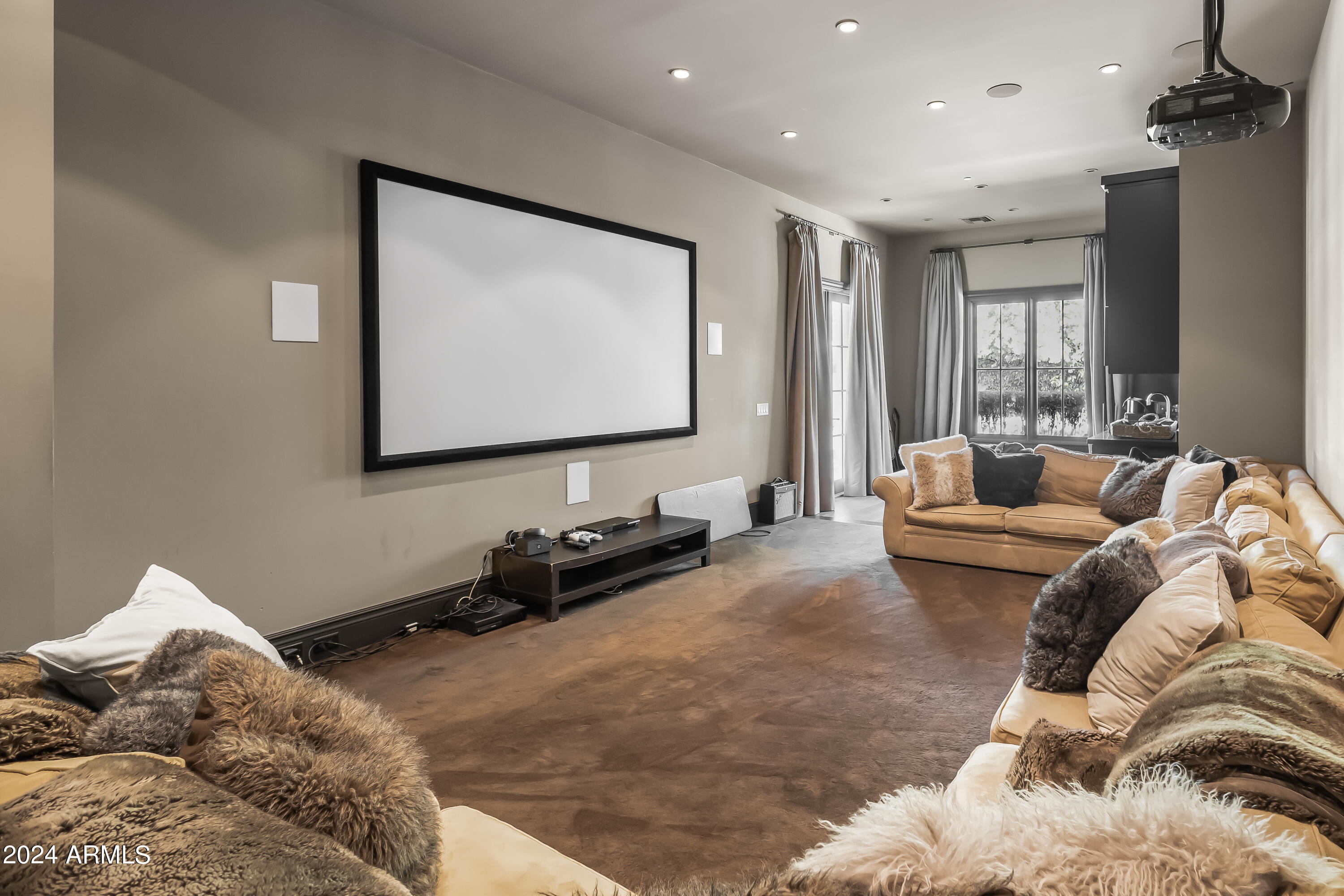 4615 N LAUNFAL Avenue