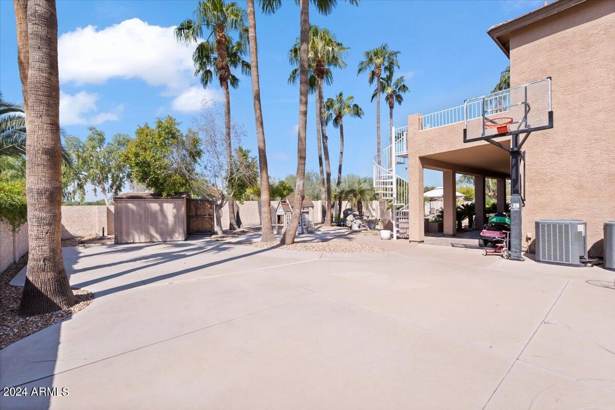 580 N BENSON Lane