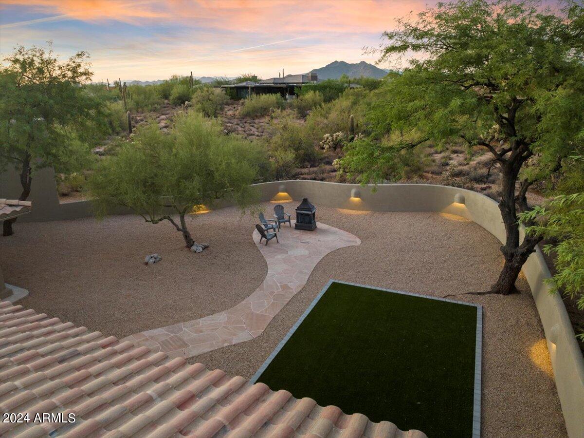 7628 E MARY SHARON Drive