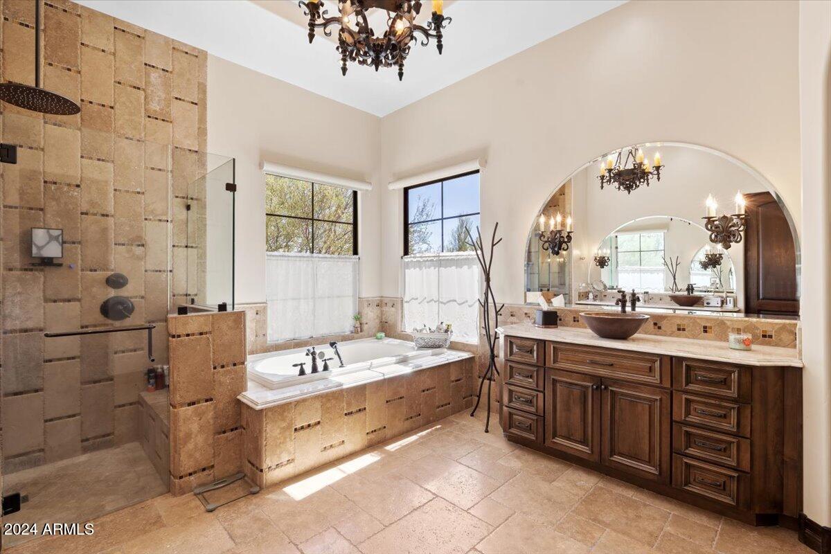 9005 N CRIMSON Canyon