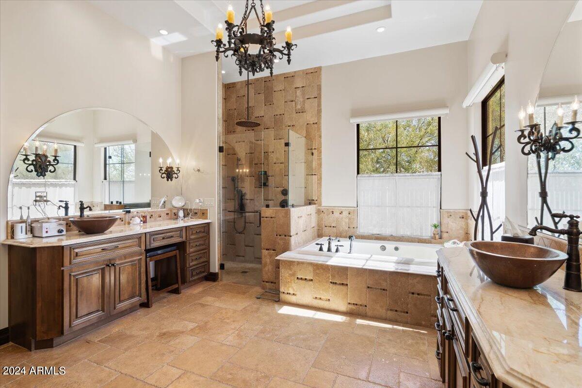 9005 N CRIMSON Canyon