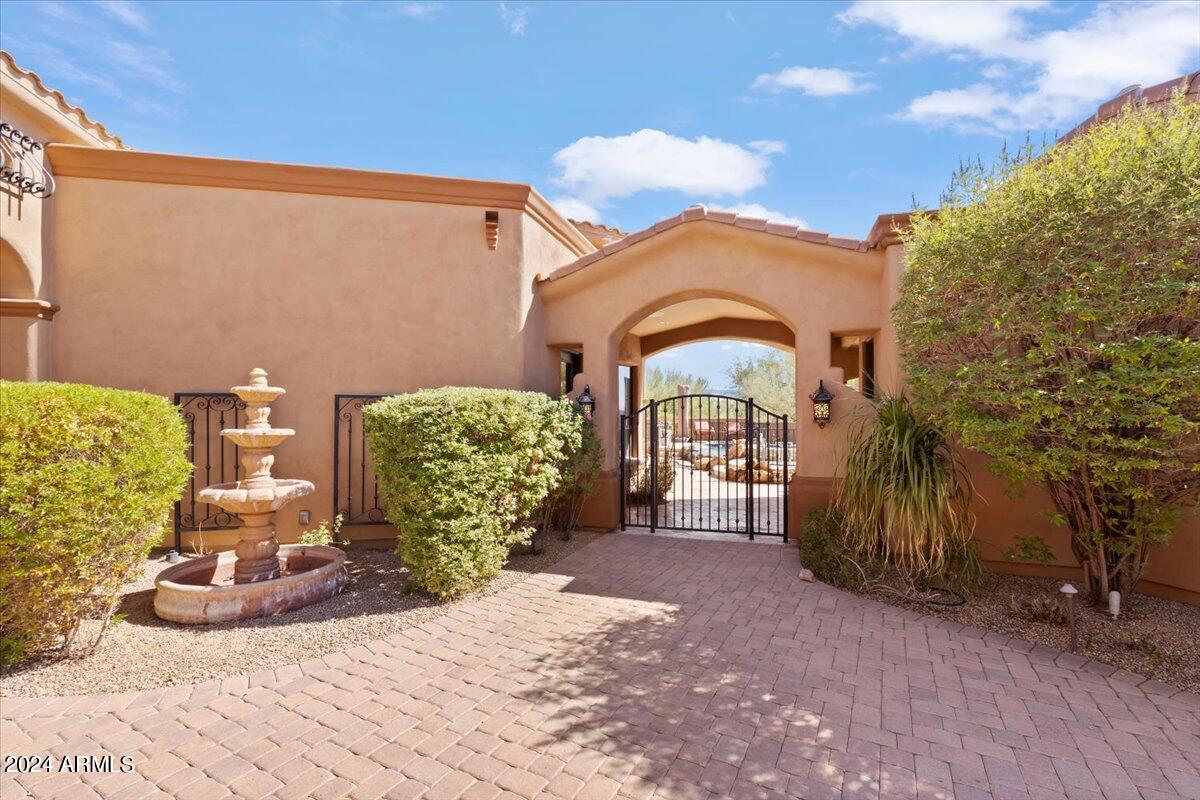 9005 N CRIMSON Canyon