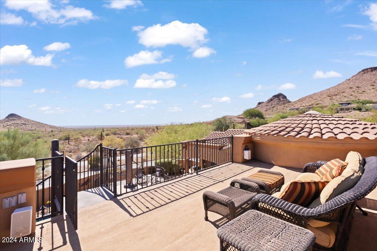 9005 N CRIMSON Canyon