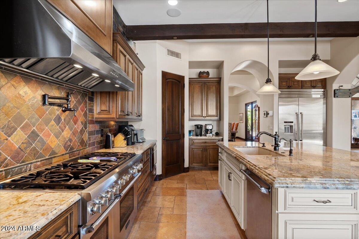 9005 N CRIMSON Canyon