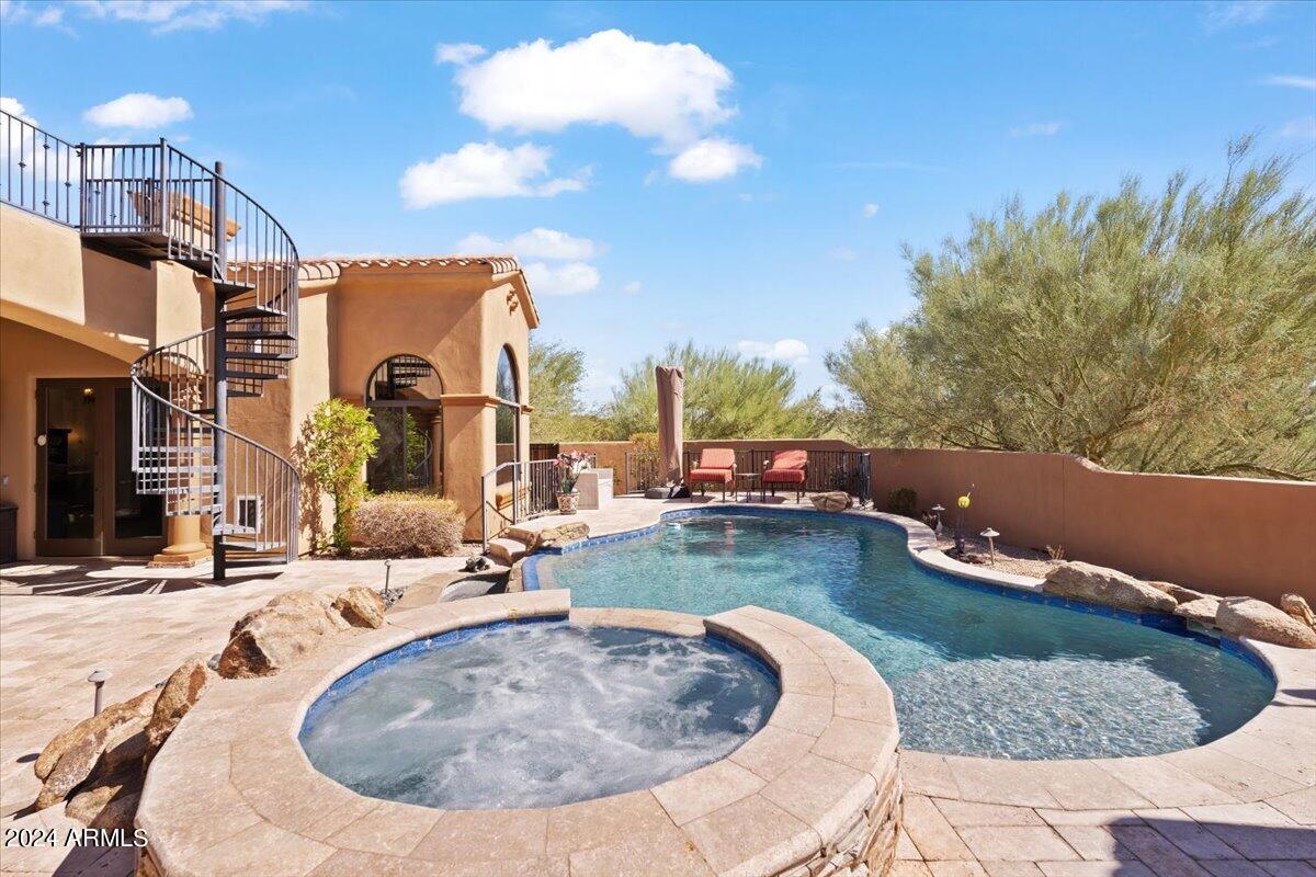 9005 N CRIMSON Canyon