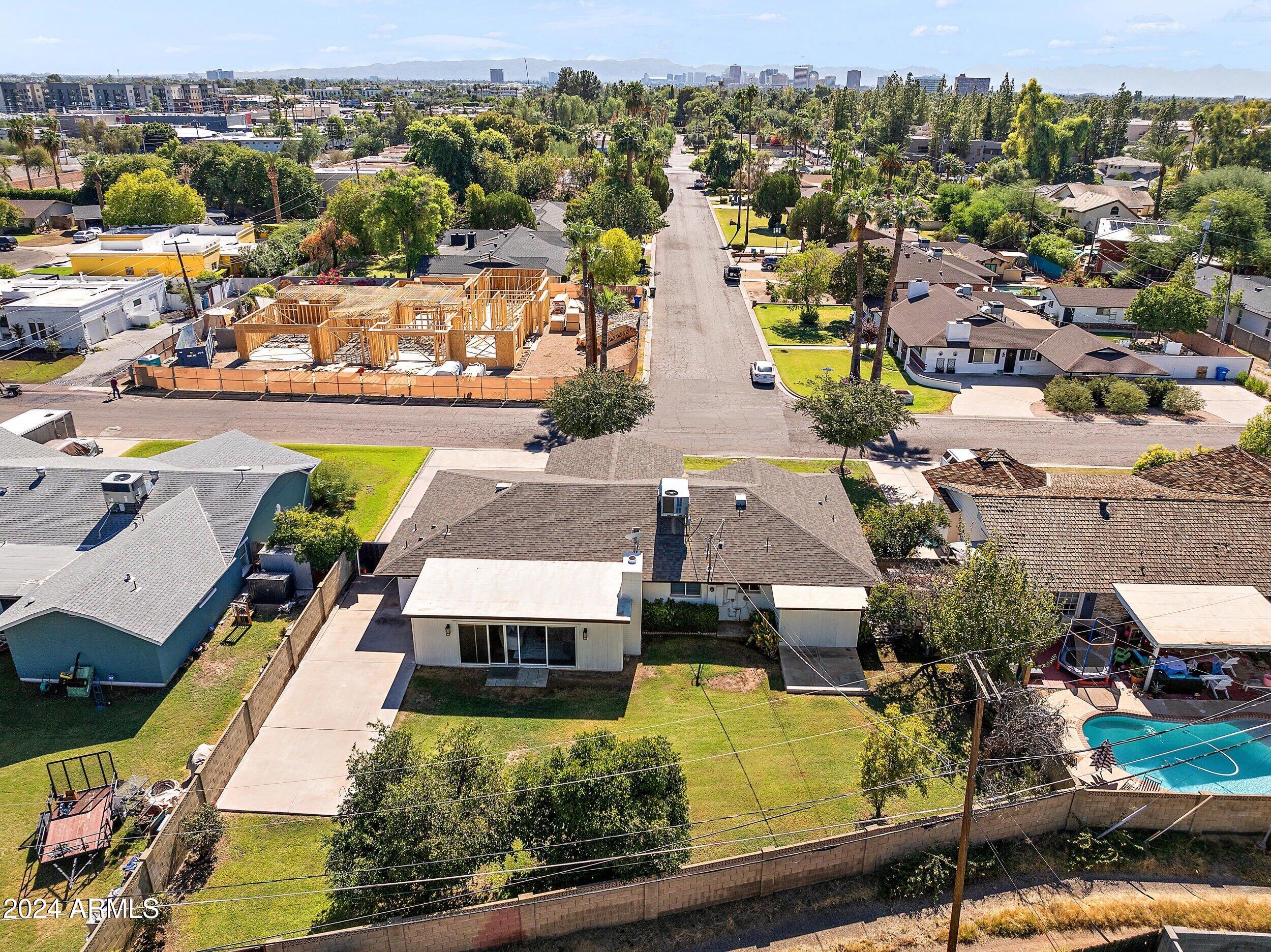 402 E BERRIDGE Lane