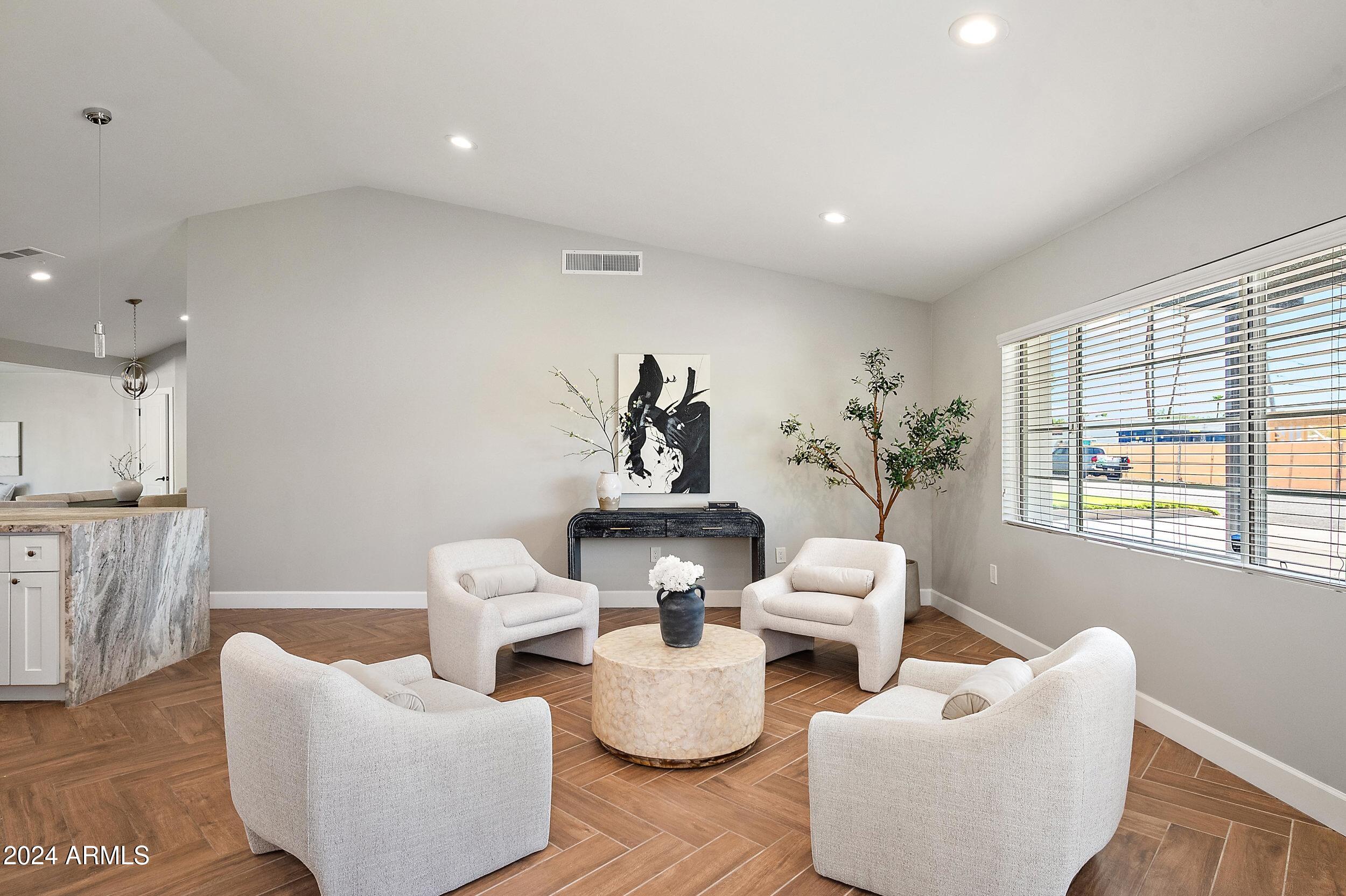 402 E BERRIDGE Lane