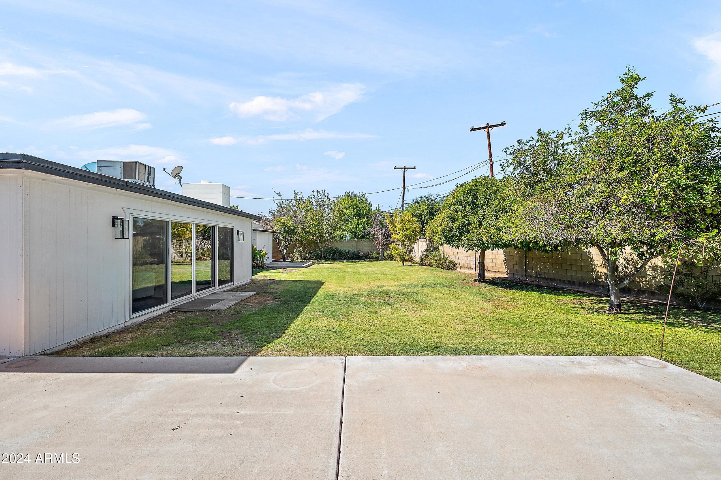402 E BERRIDGE Lane