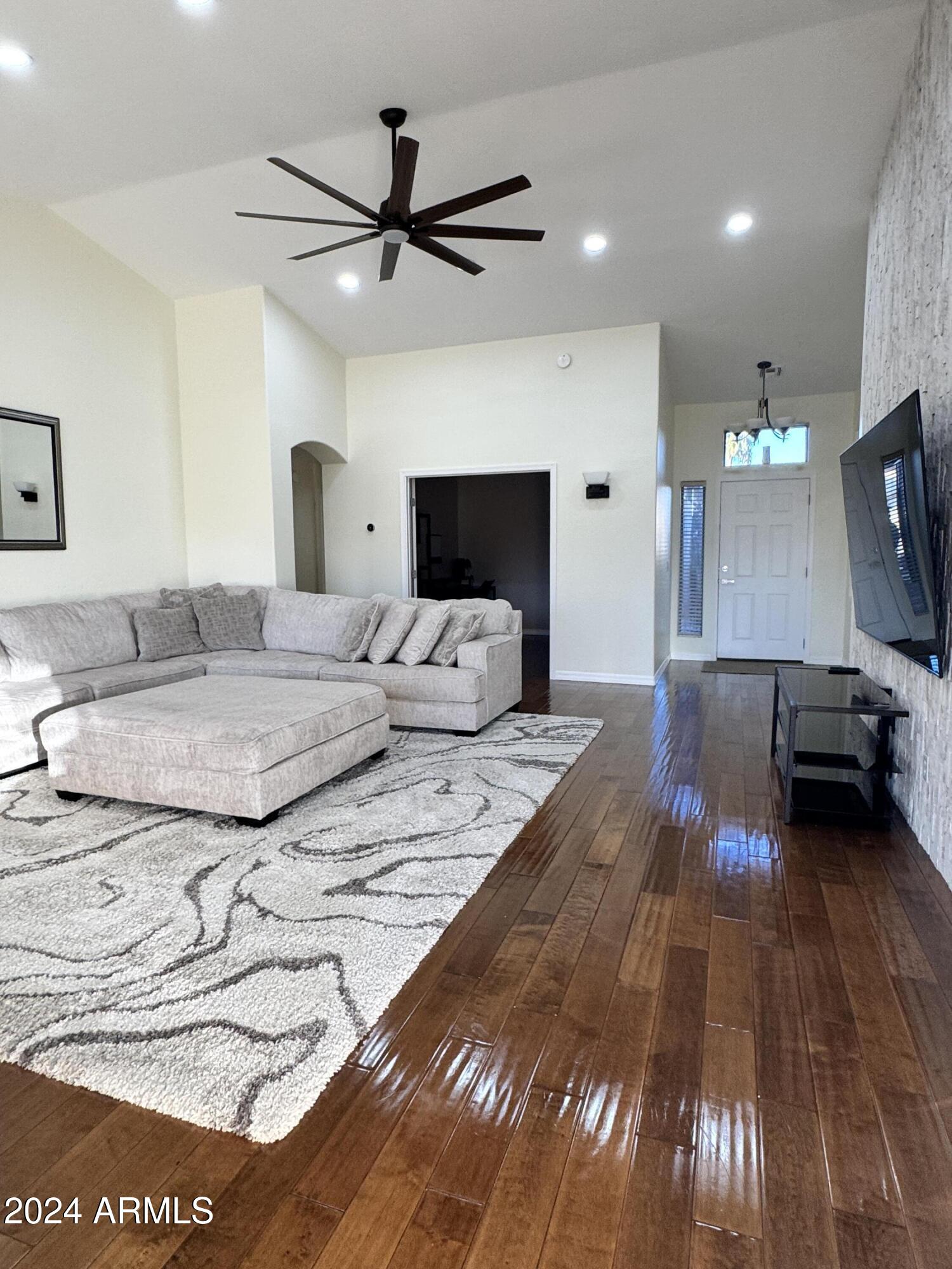 5219 E Kelton Lane