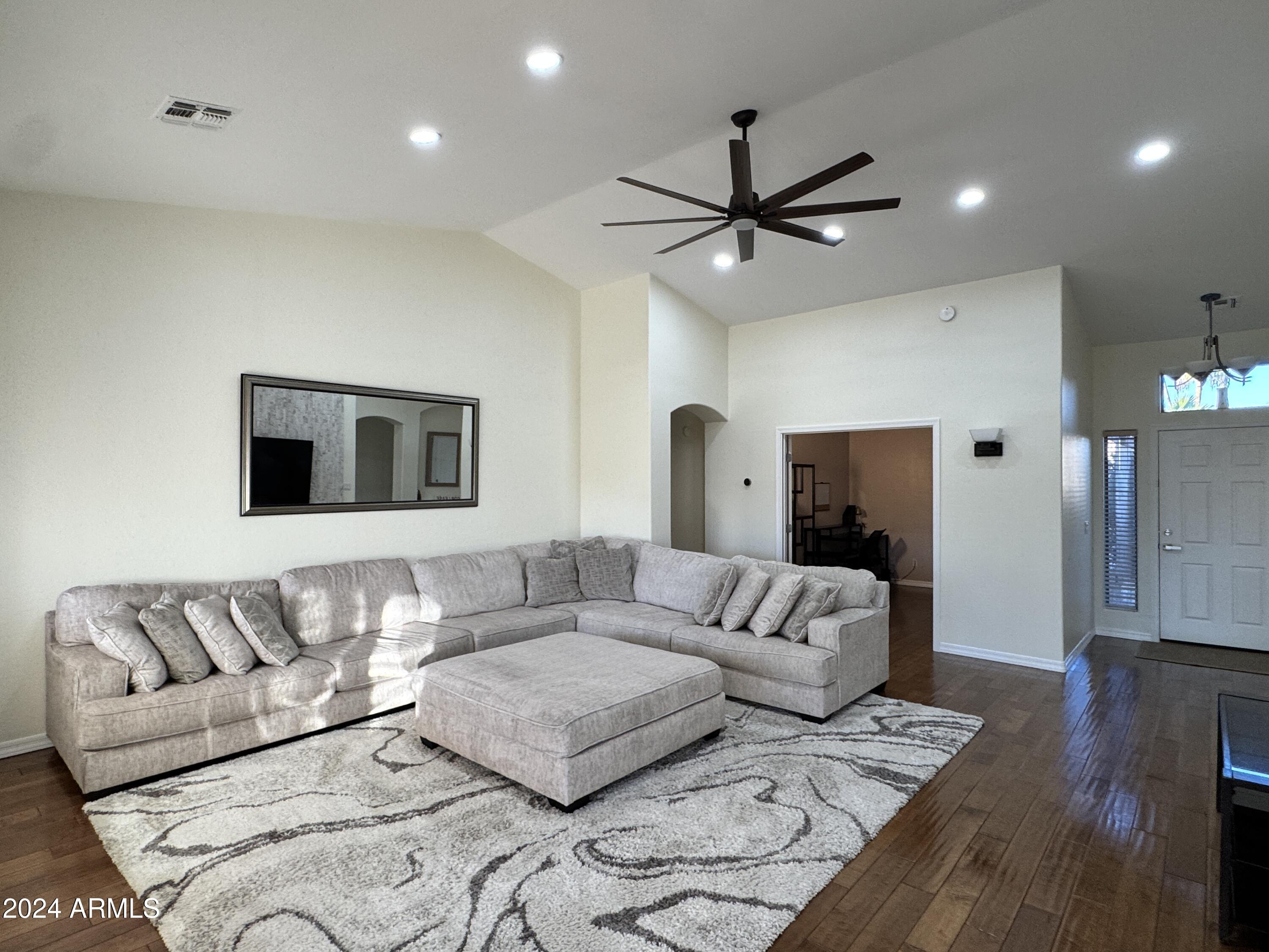 5219 E Kelton Lane