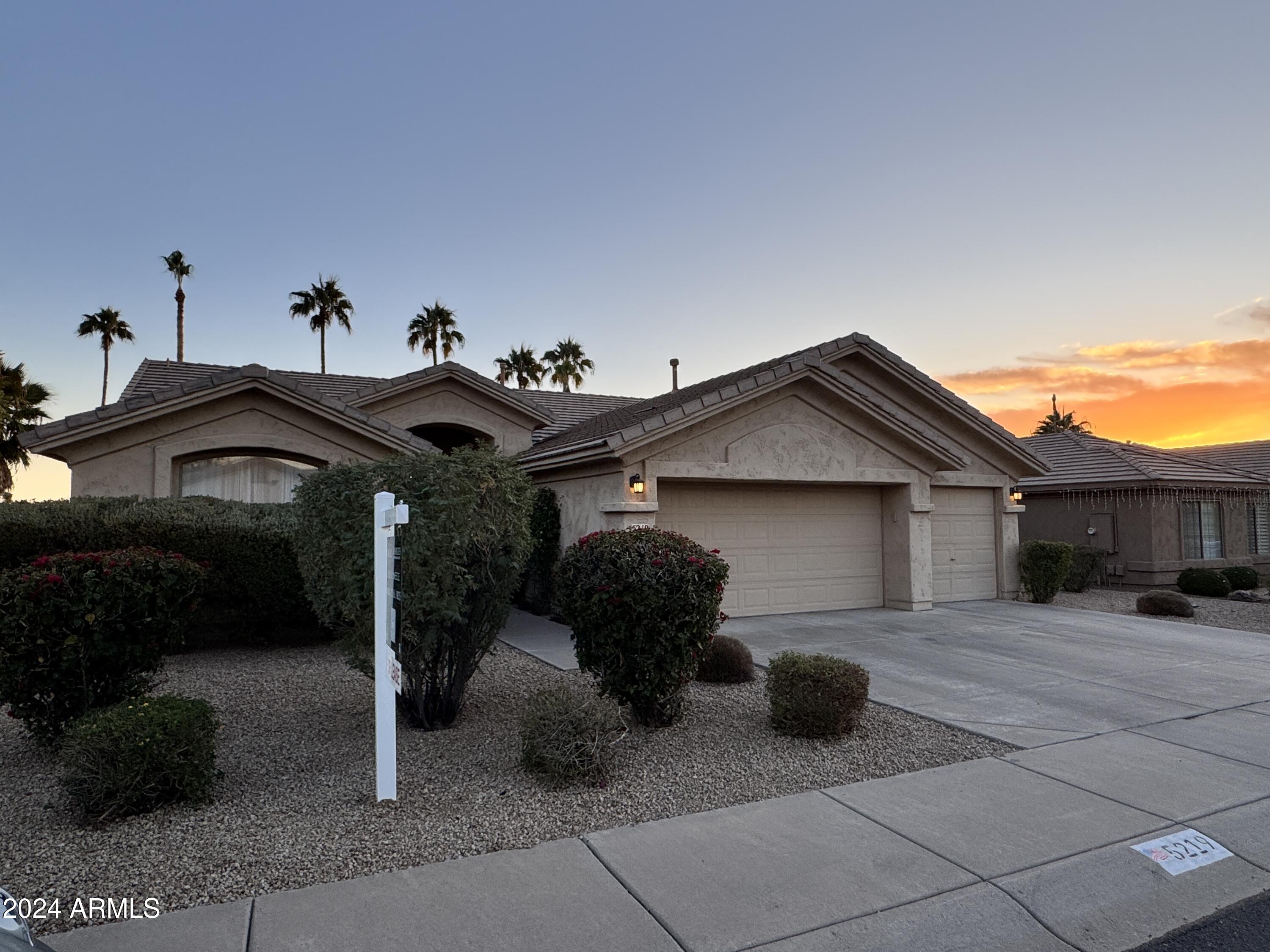 5219 E Kelton Lane