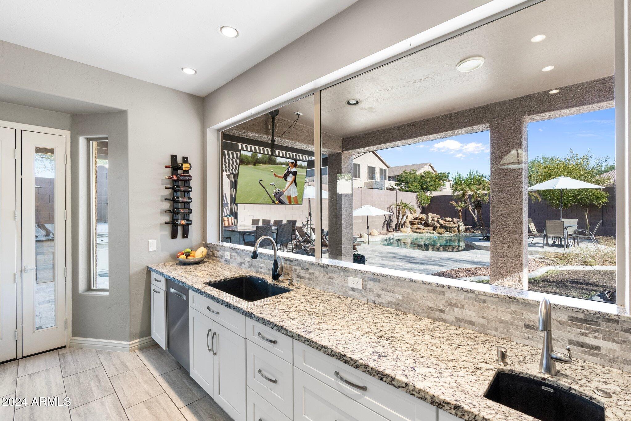 2917 N Avoca Circle