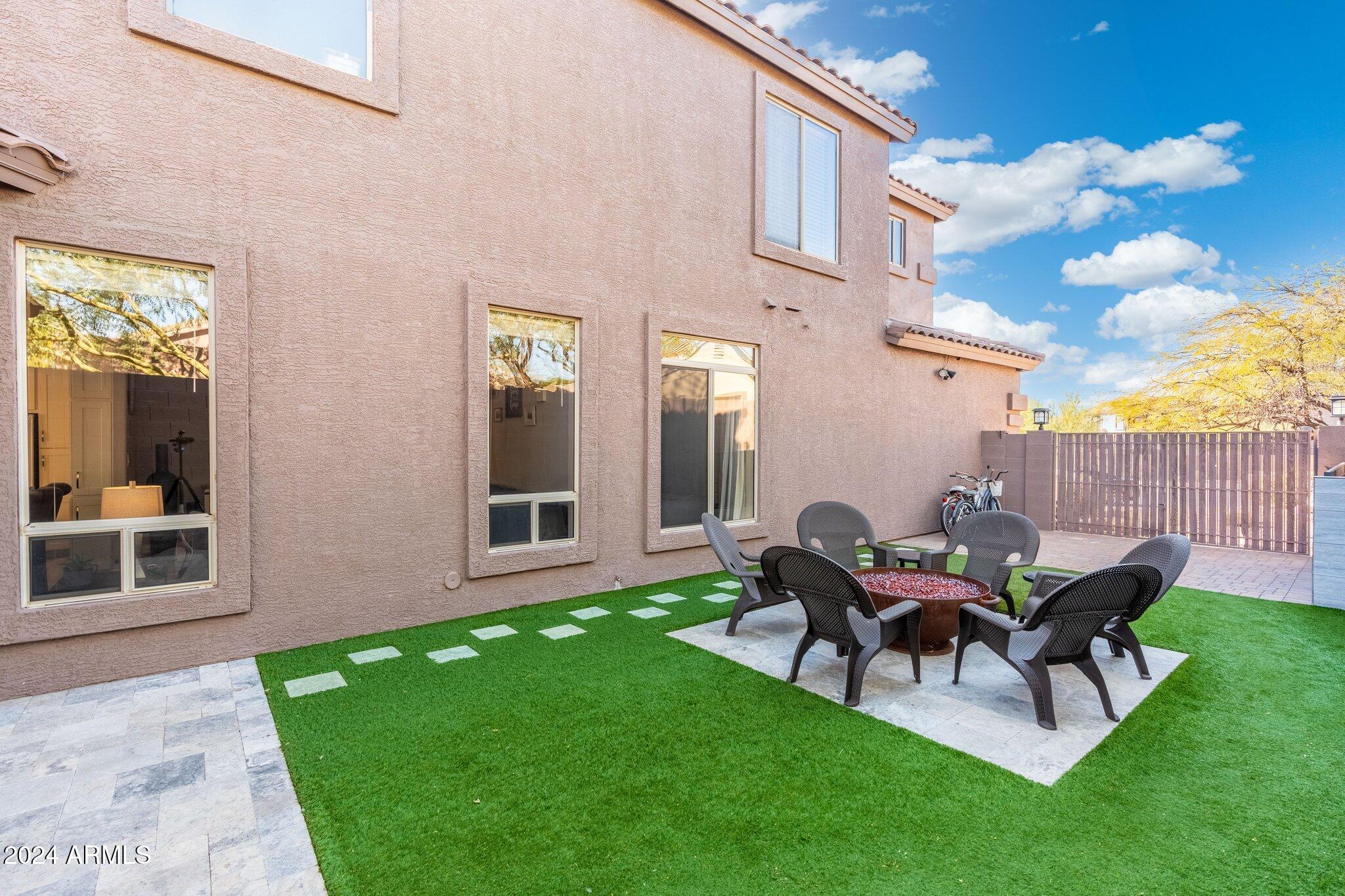 2917 N Avoca Circle