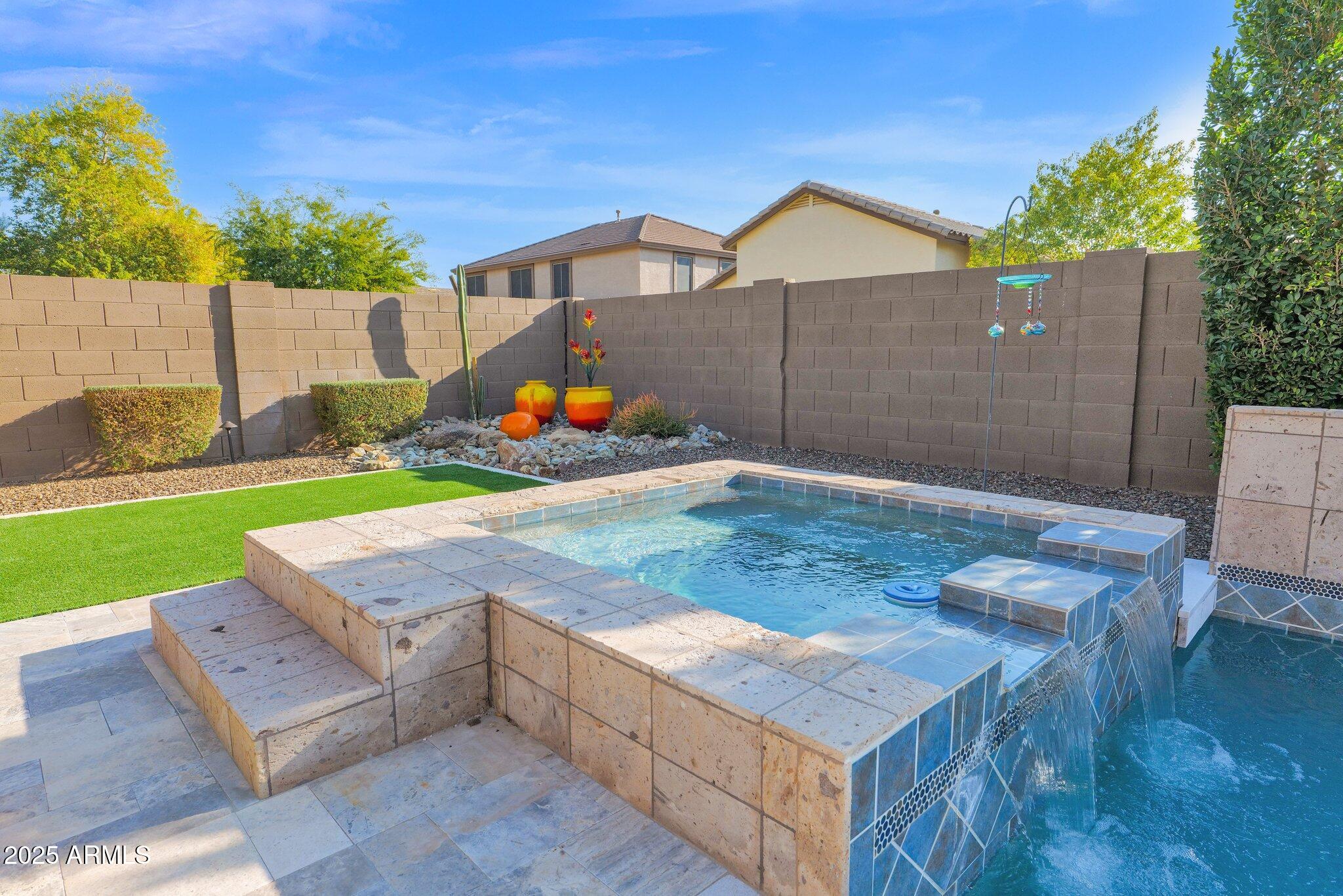 2227 W CALLE DEL SOL