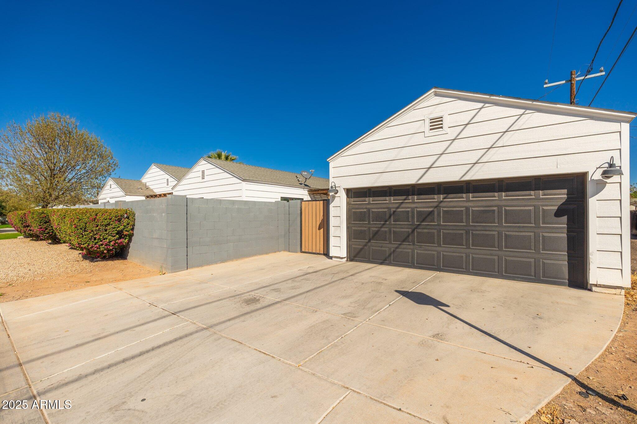 345 W WILSHIRE Drive
