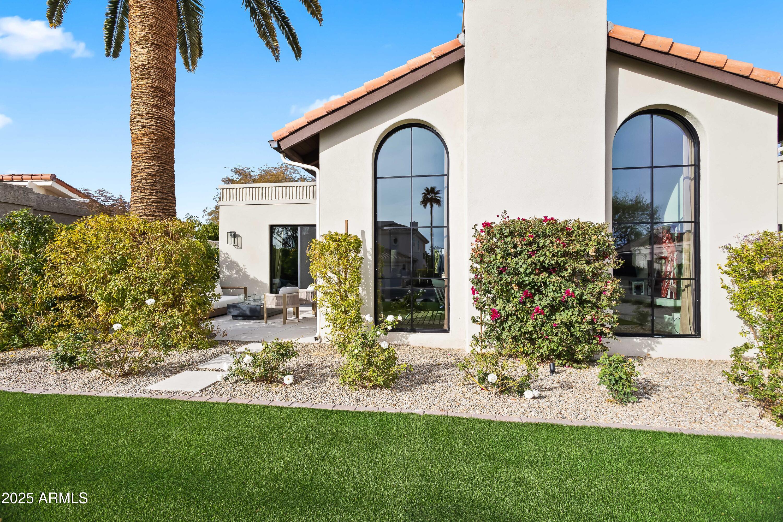 8206 E DEL CAMINO Drive