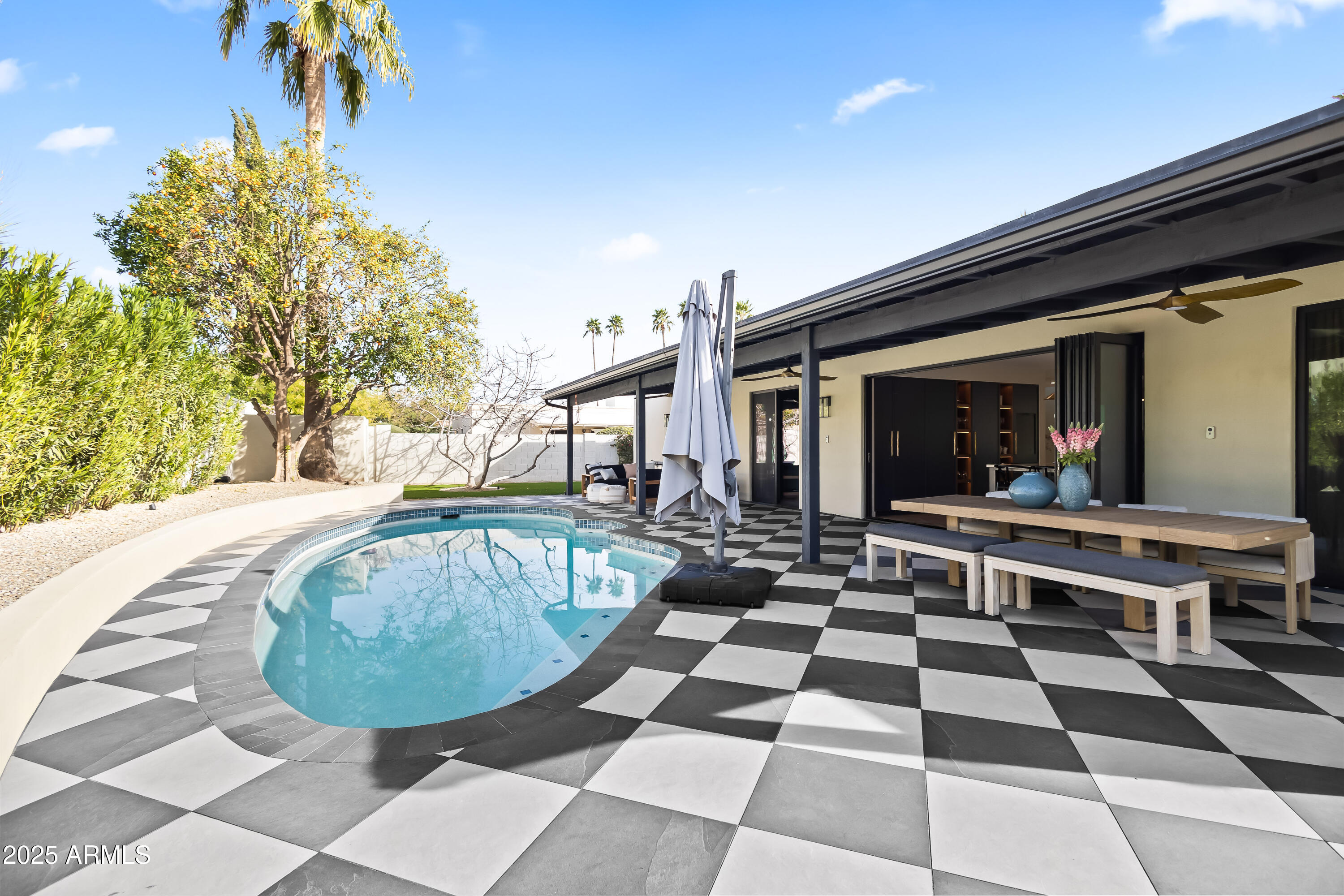 8206 E DEL CAMINO Drive