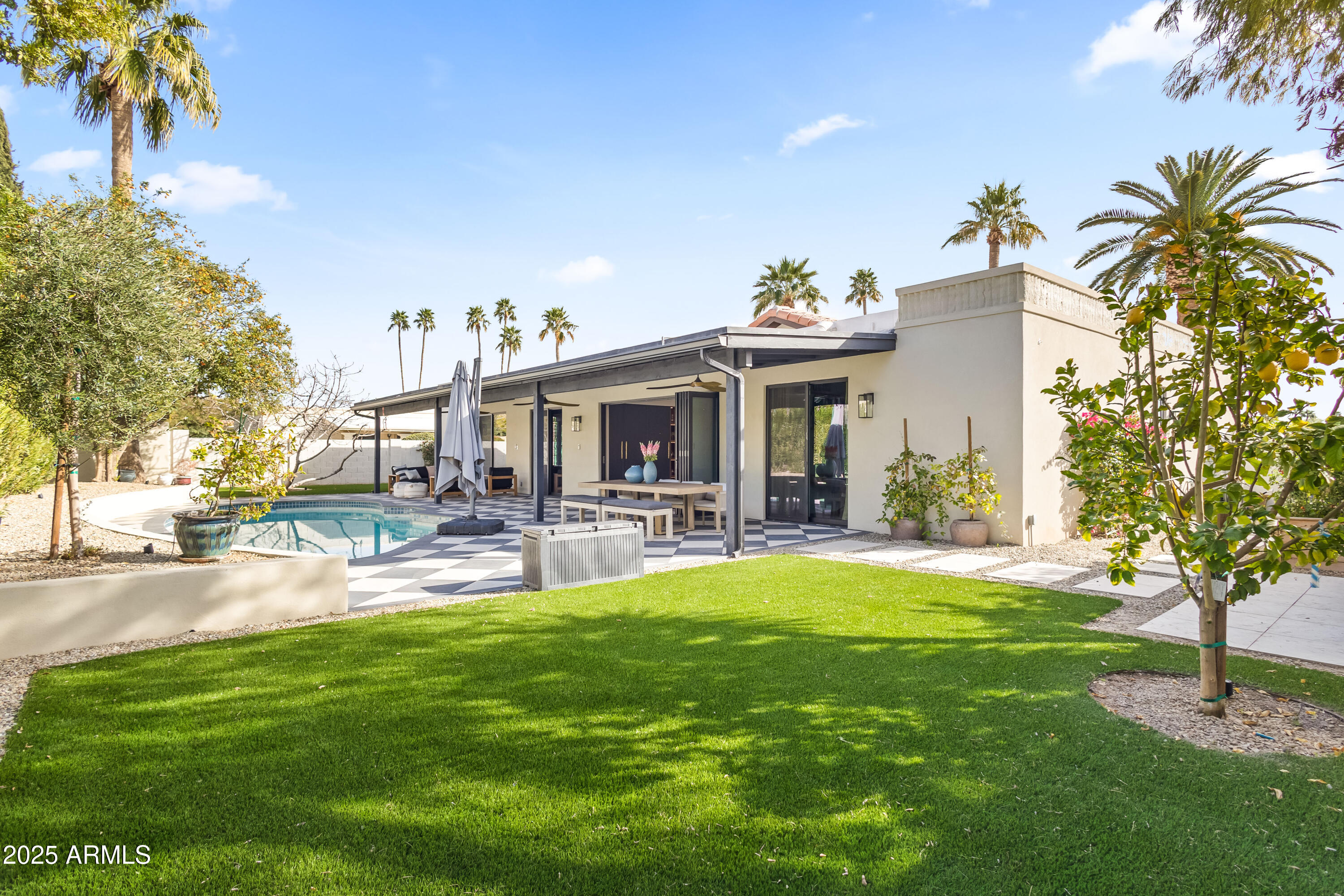 8206 E DEL CAMINO Drive