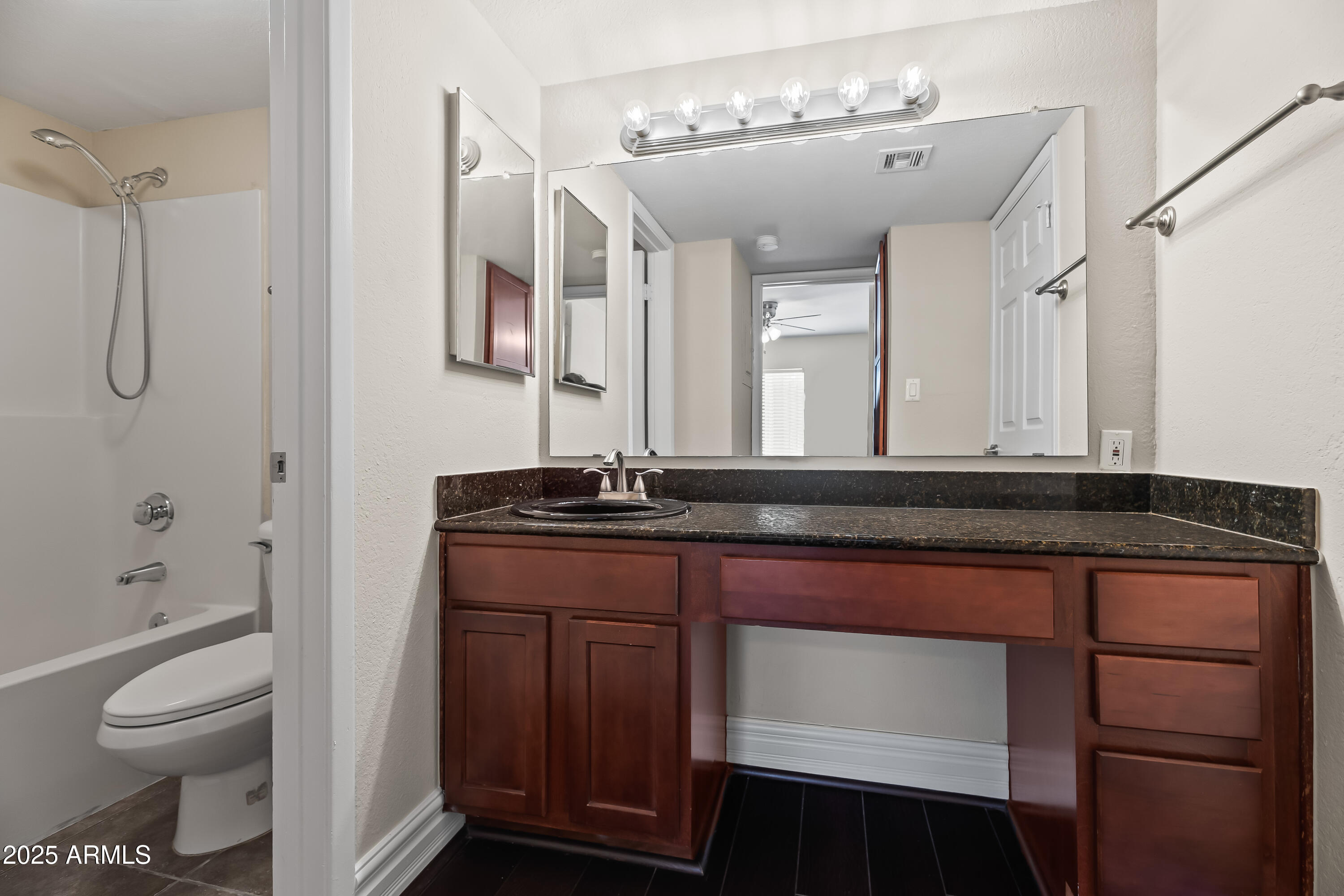 3825 E Camelback Road 114