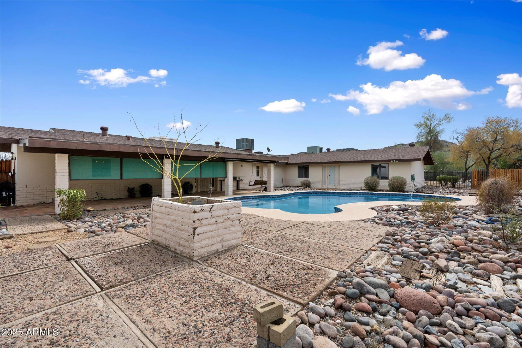 4041 E MOUNTAIN VIEW Road