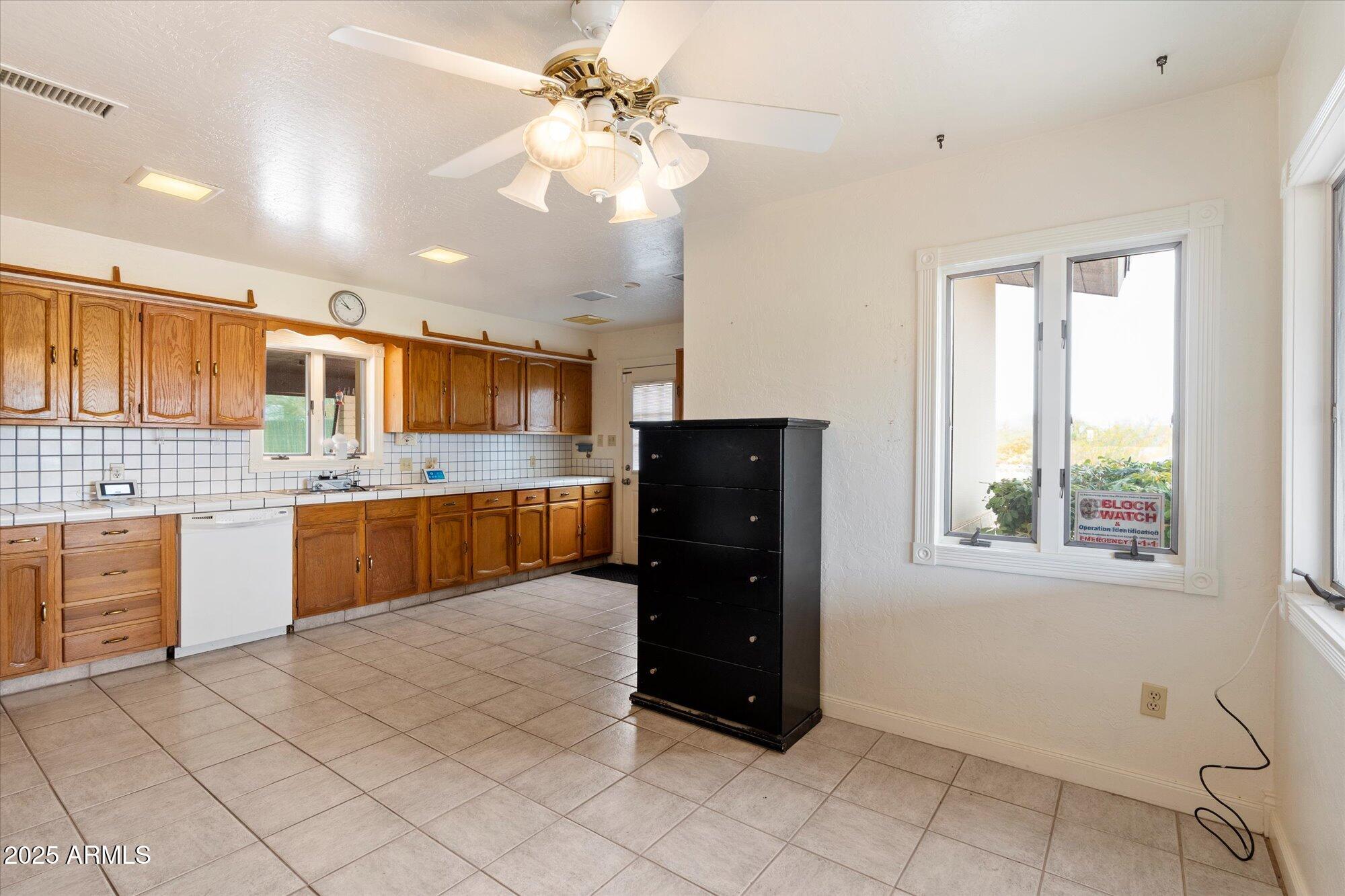 4041 E MOUNTAIN VIEW Road