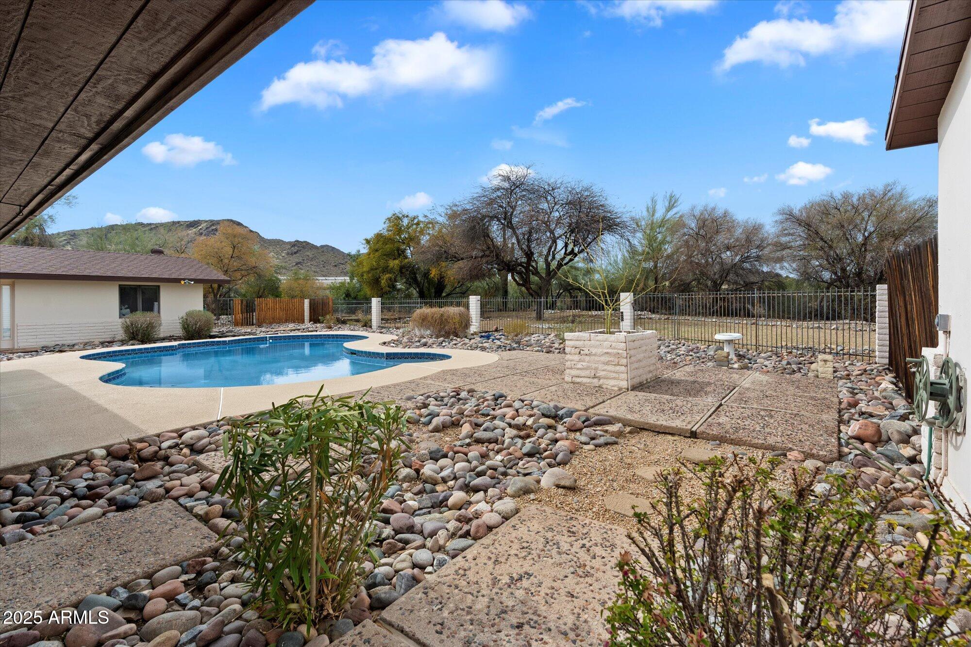 4041 E MOUNTAIN VIEW Road