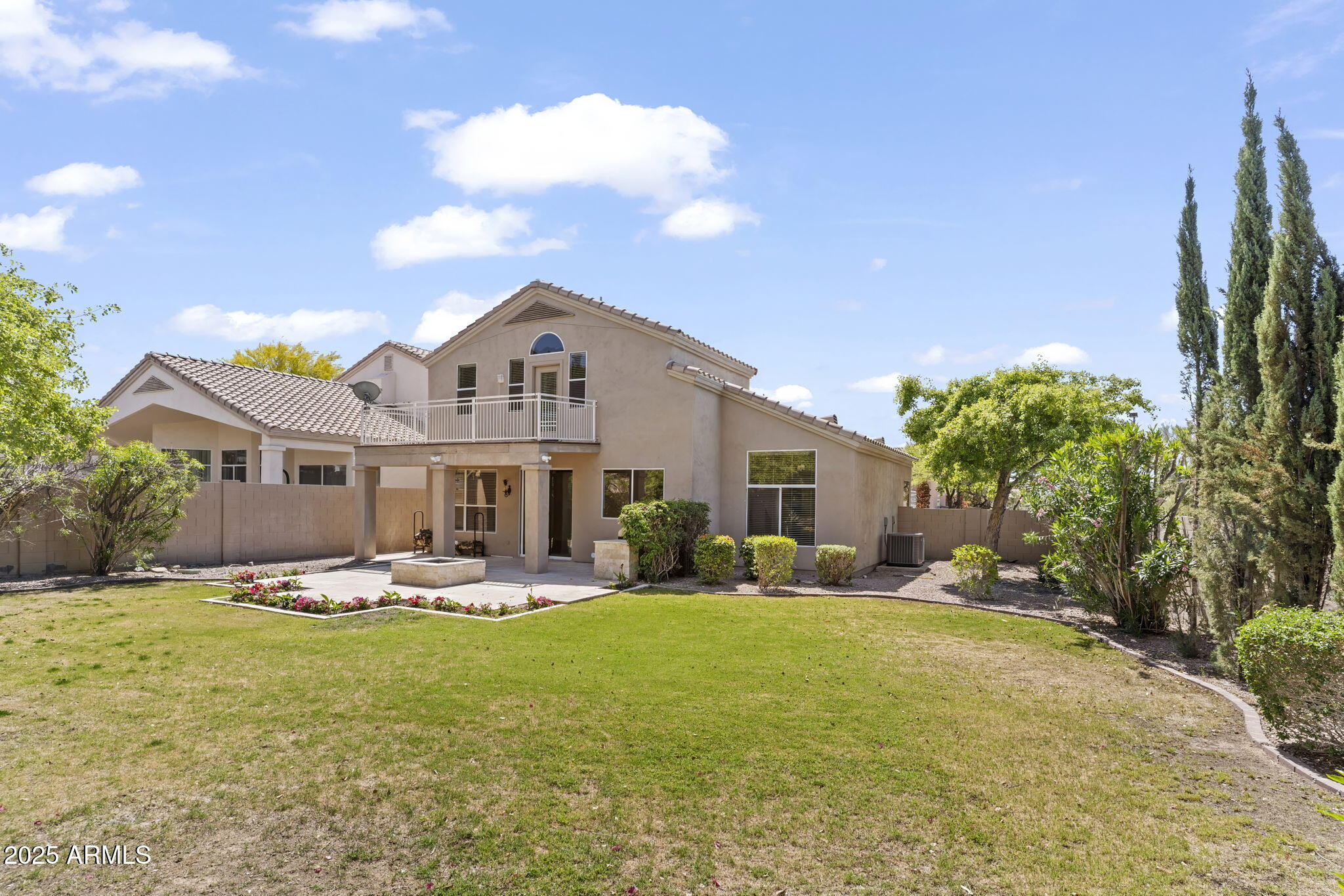 10118 E MEADOW HILL Drive