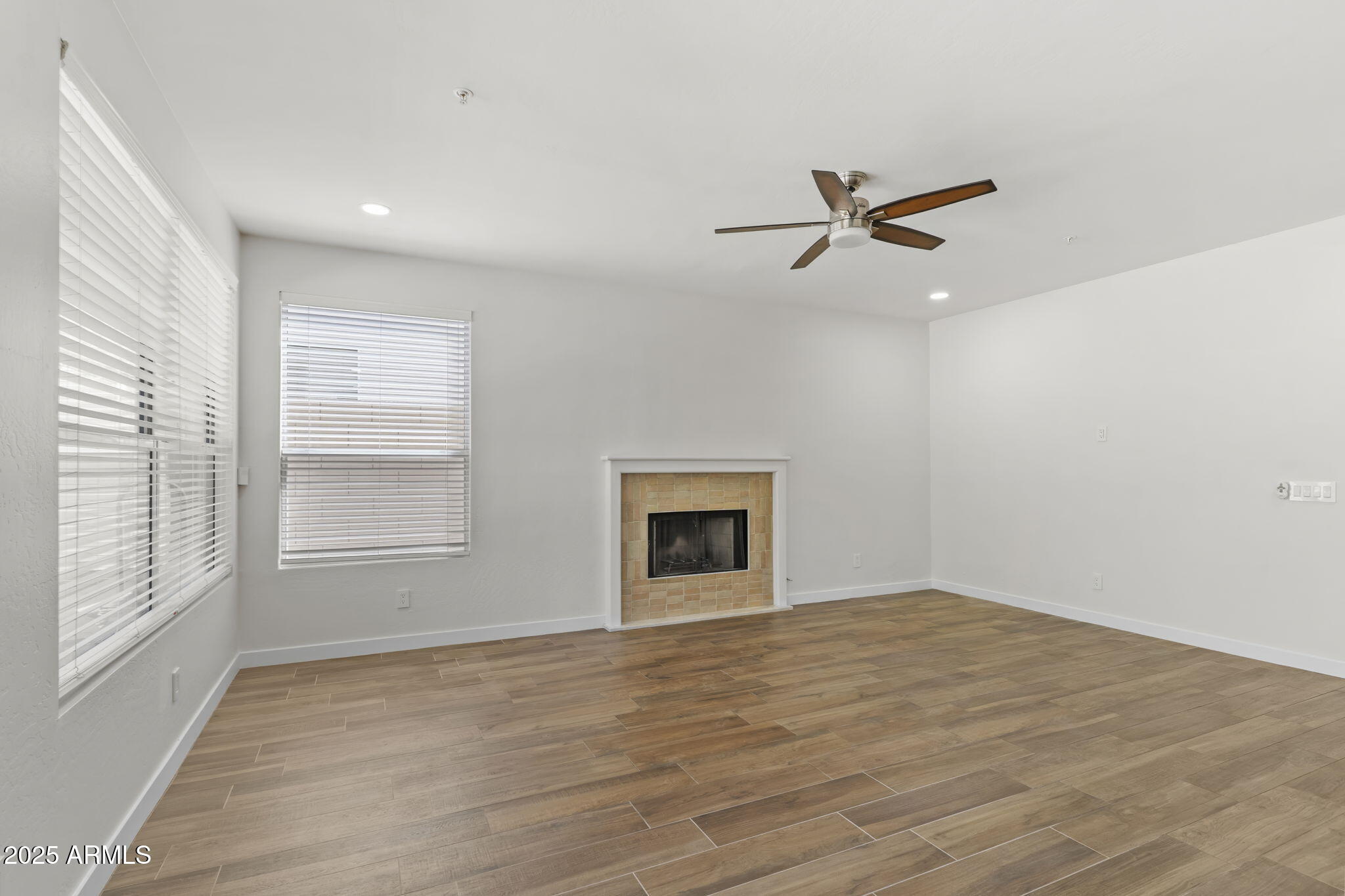10118 E MEADOW HILL Drive