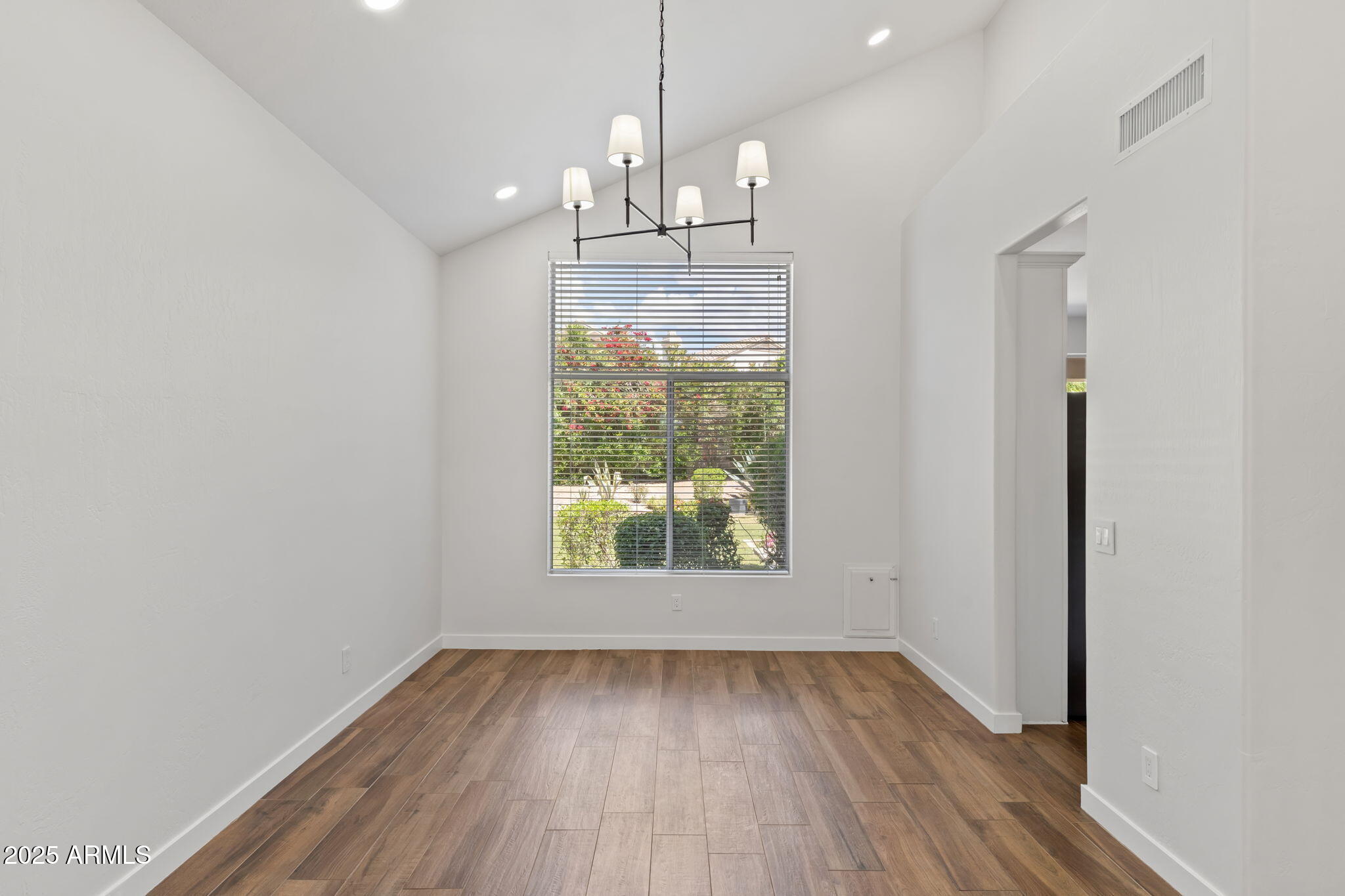 10118 E MEADOW HILL Drive