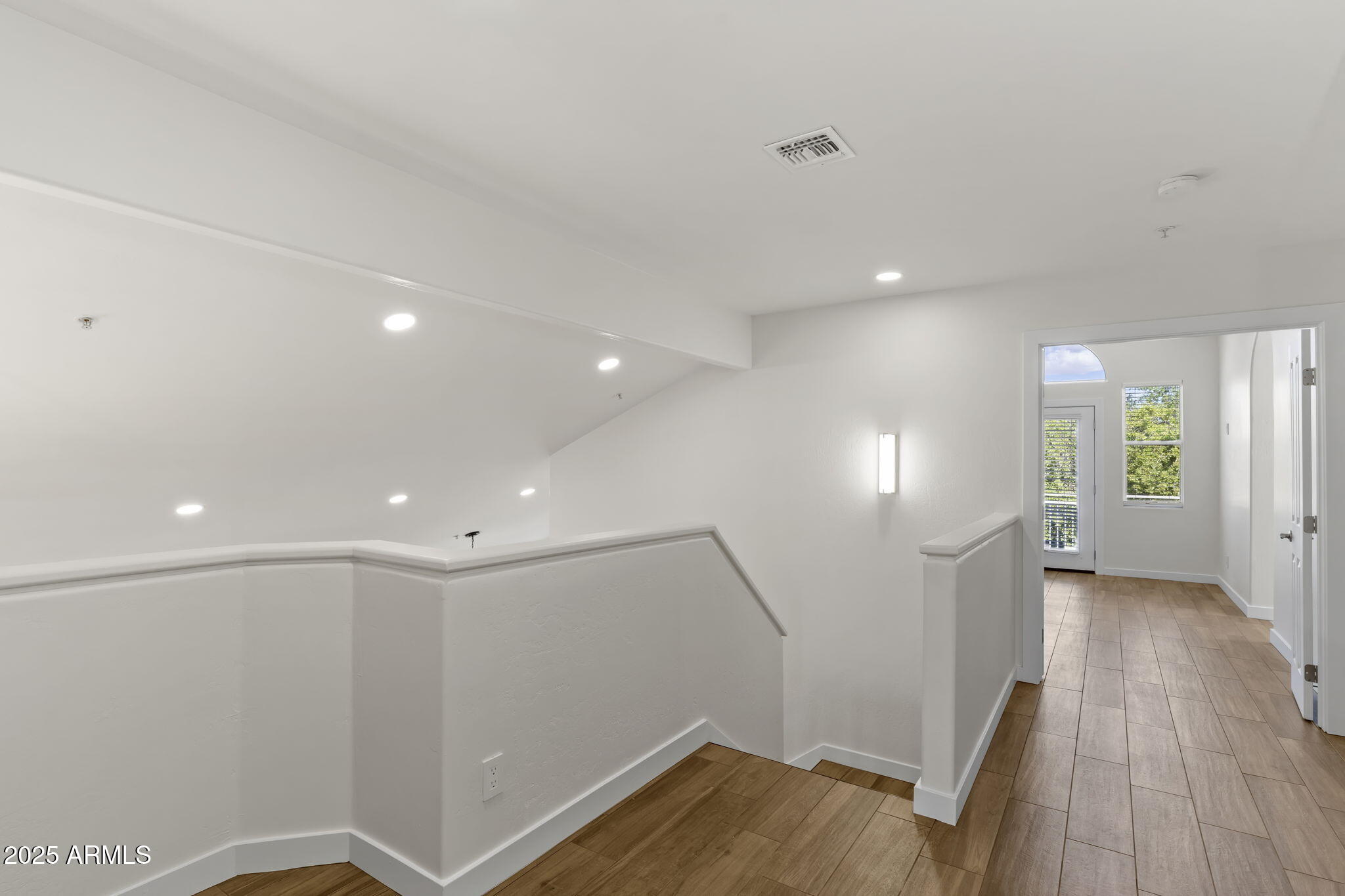 10118 E MEADOW HILL Drive