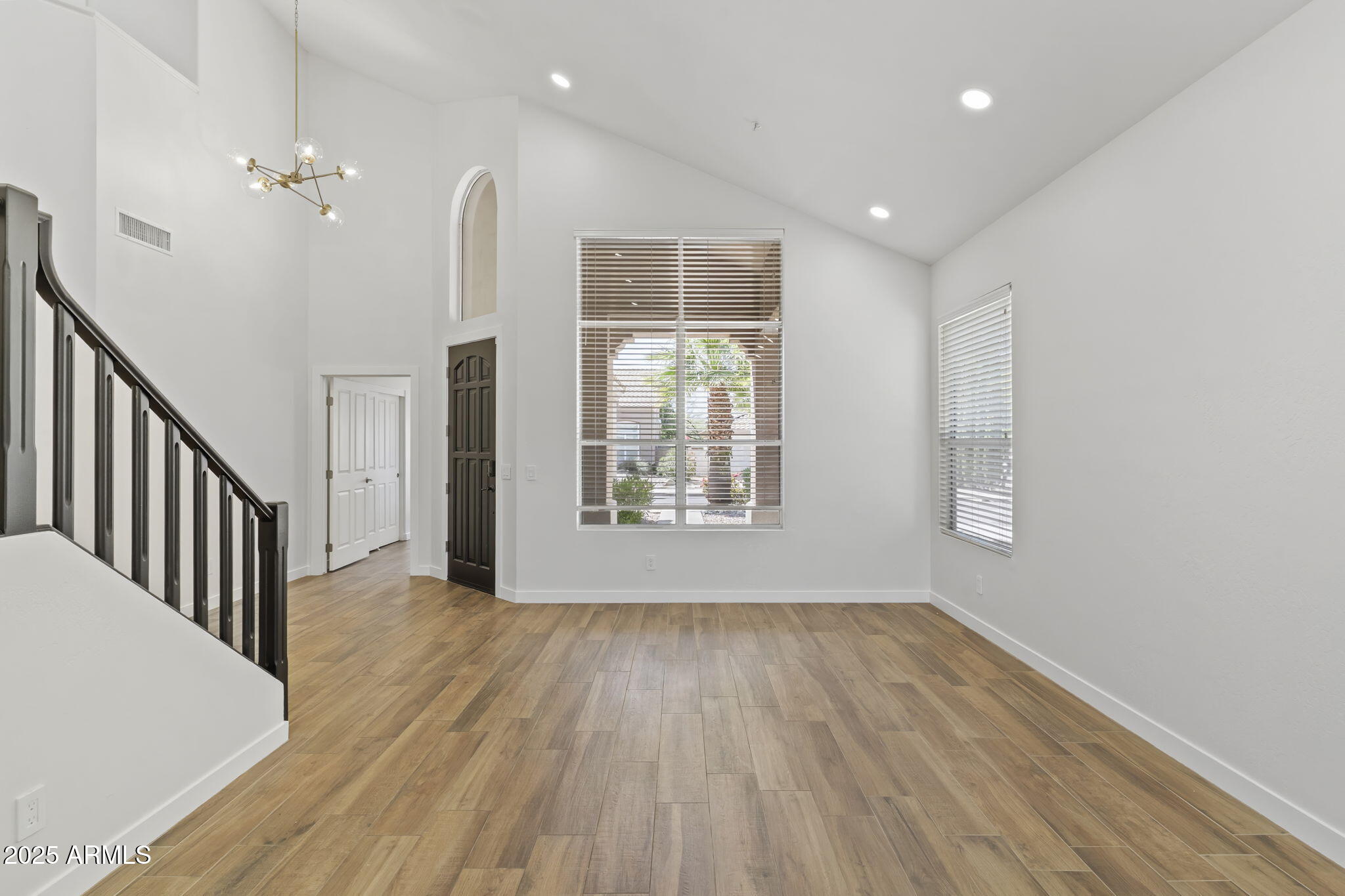 10118 E MEADOW HILL Drive