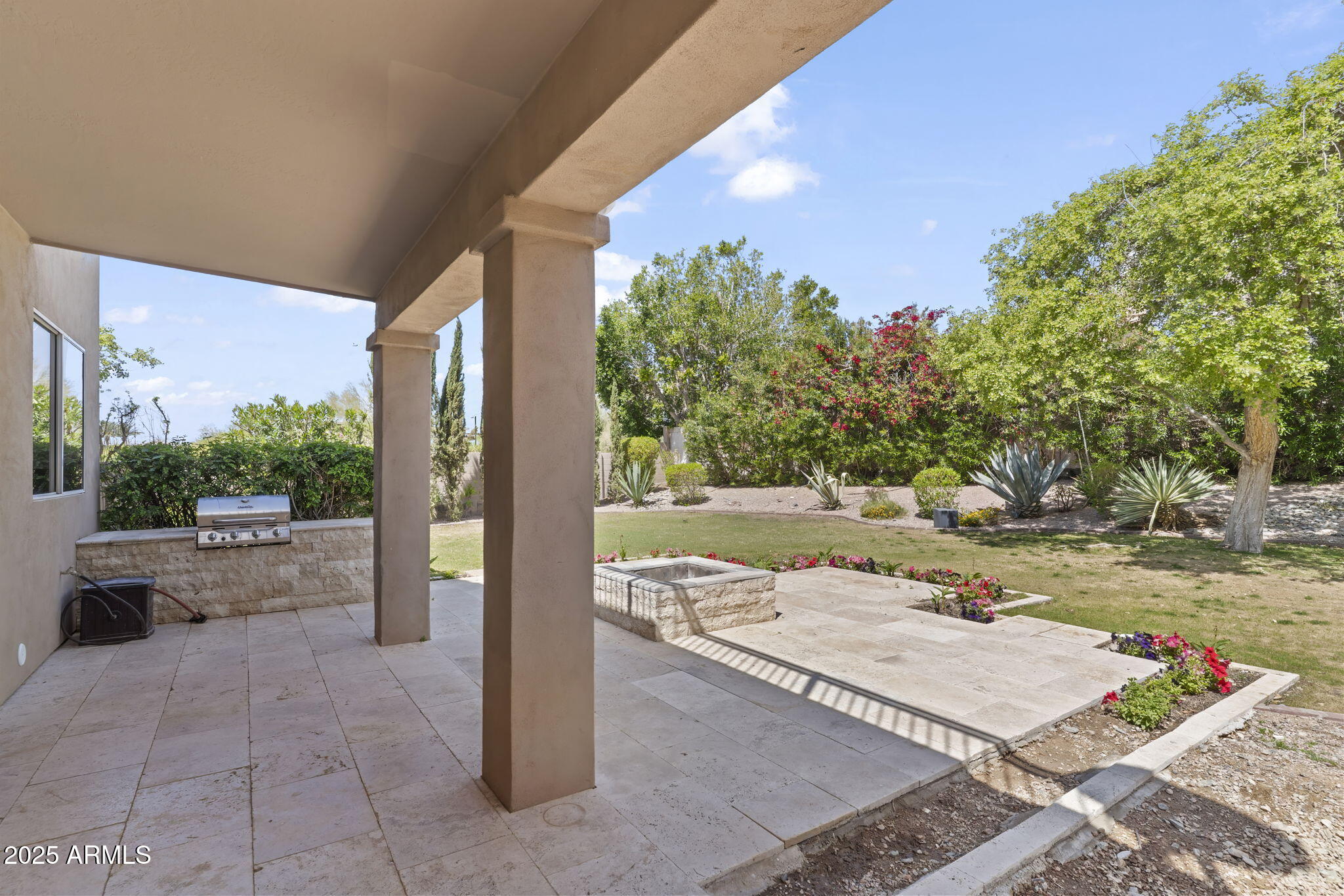 10118 E MEADOW HILL Drive