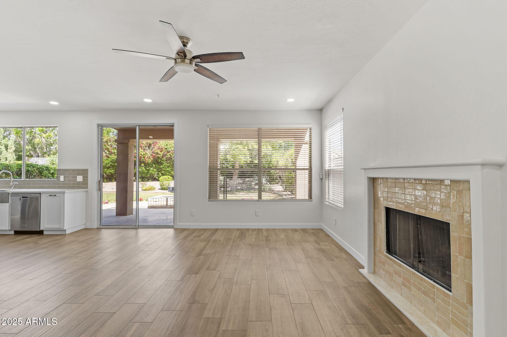 10118 E MEADOW HILL Drive