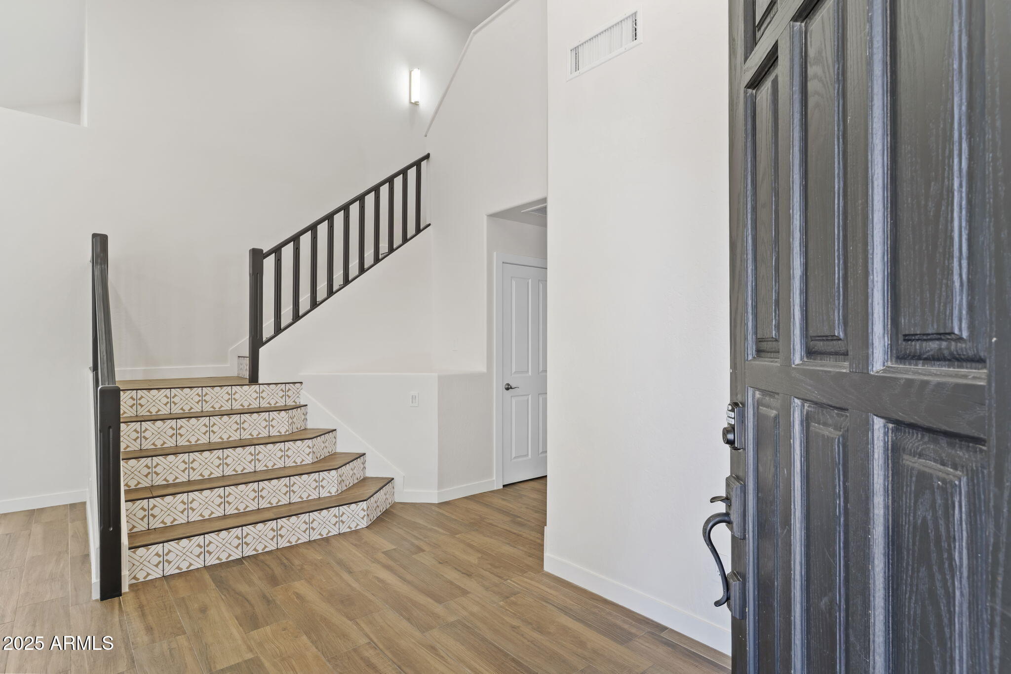 10118 E MEADOW HILL Drive