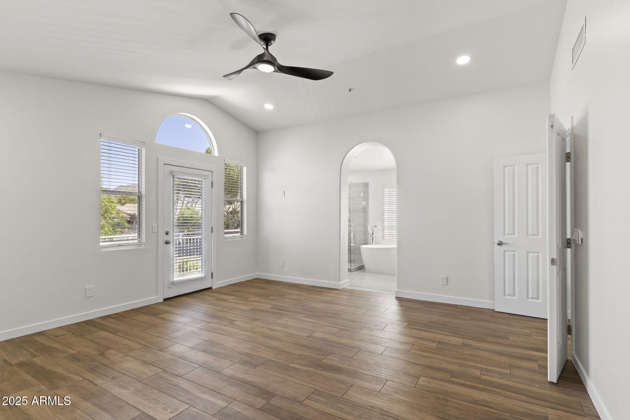 10118 E MEADOW HILL Drive