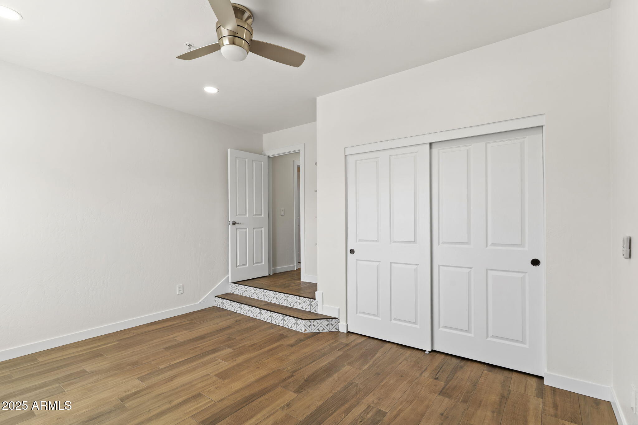 10118 E MEADOW HILL Drive