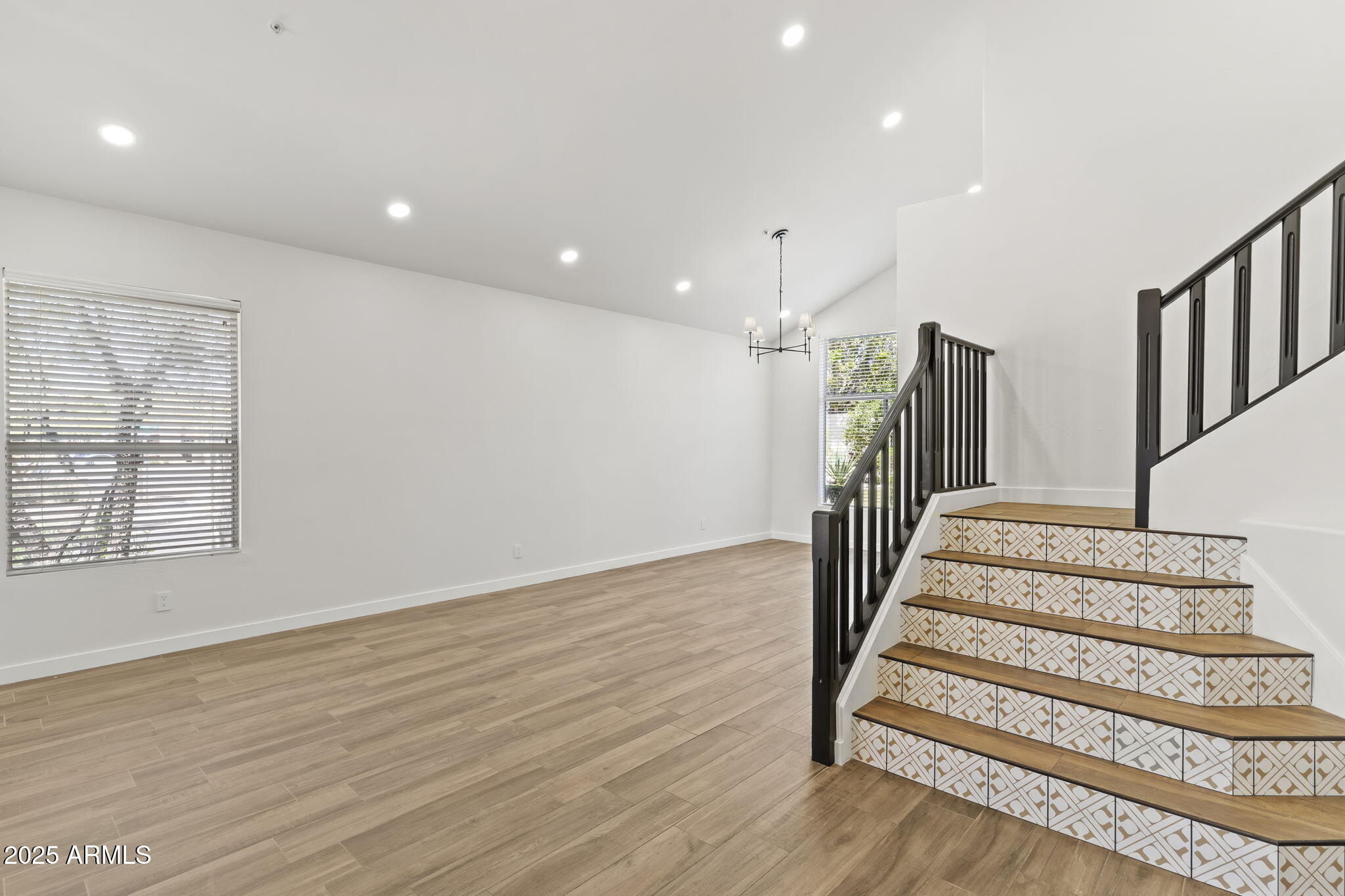 10118 E MEADOW HILL Drive