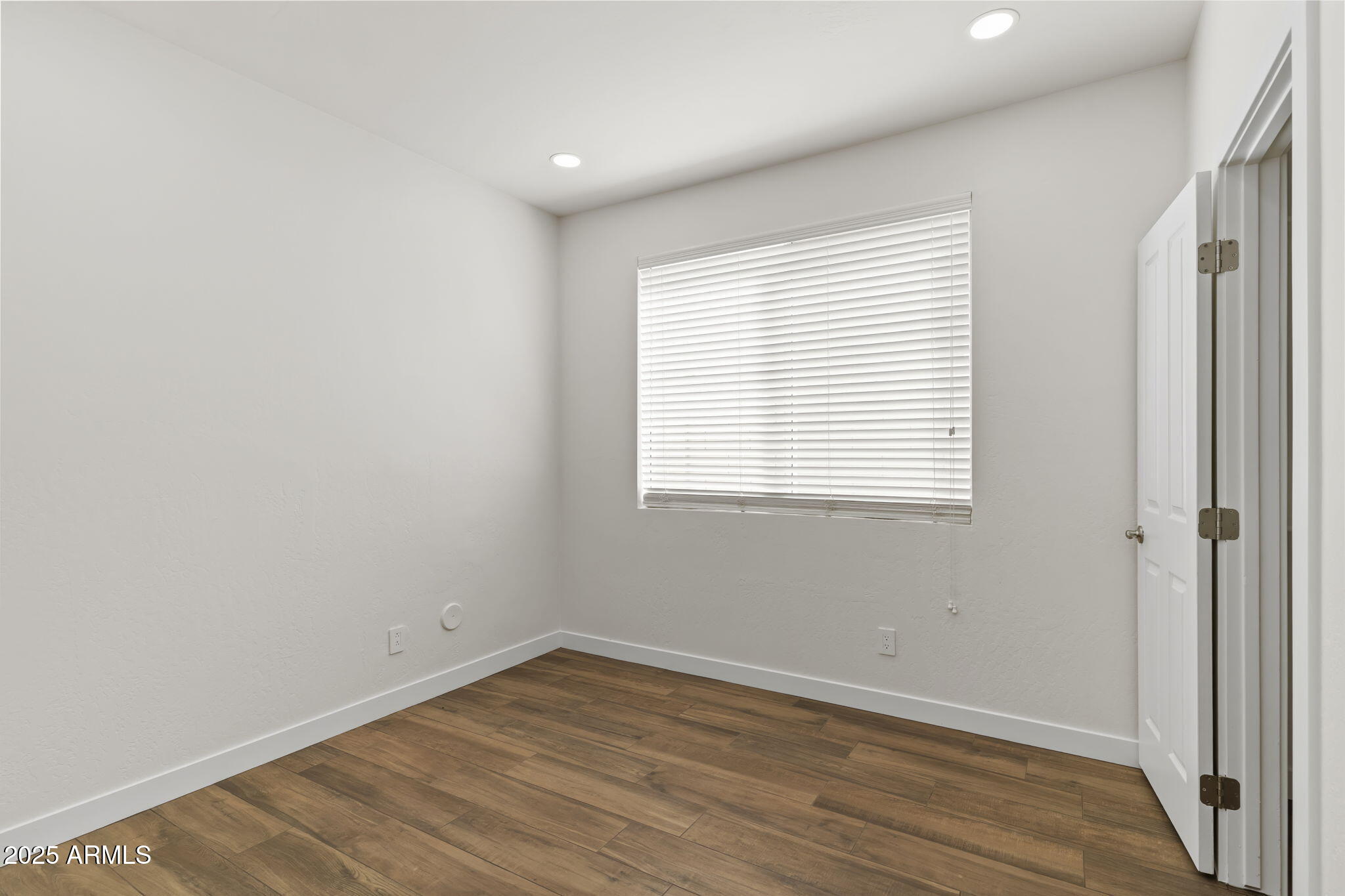 10118 E MEADOW HILL Drive