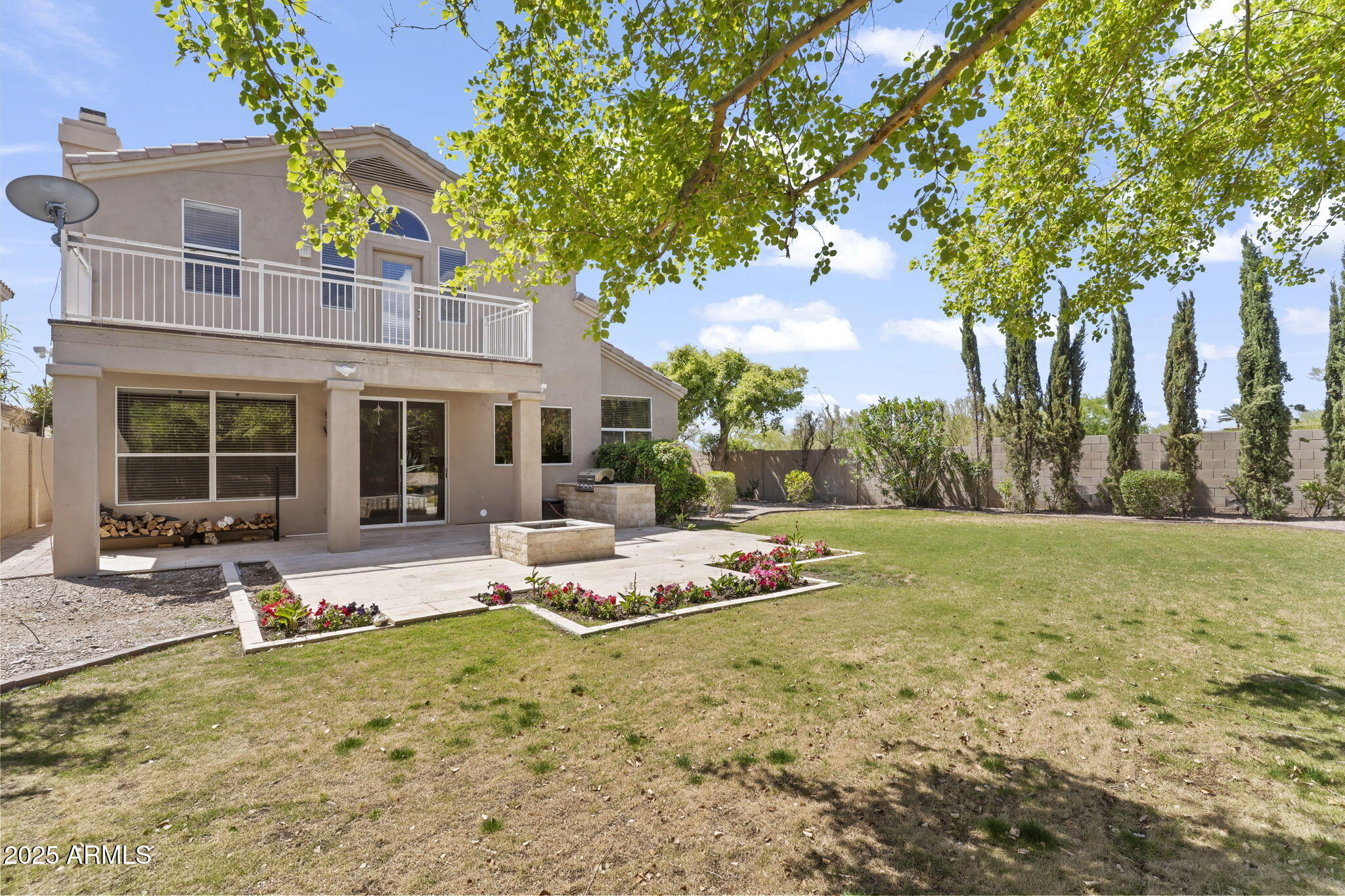10118 E MEADOW HILL Drive